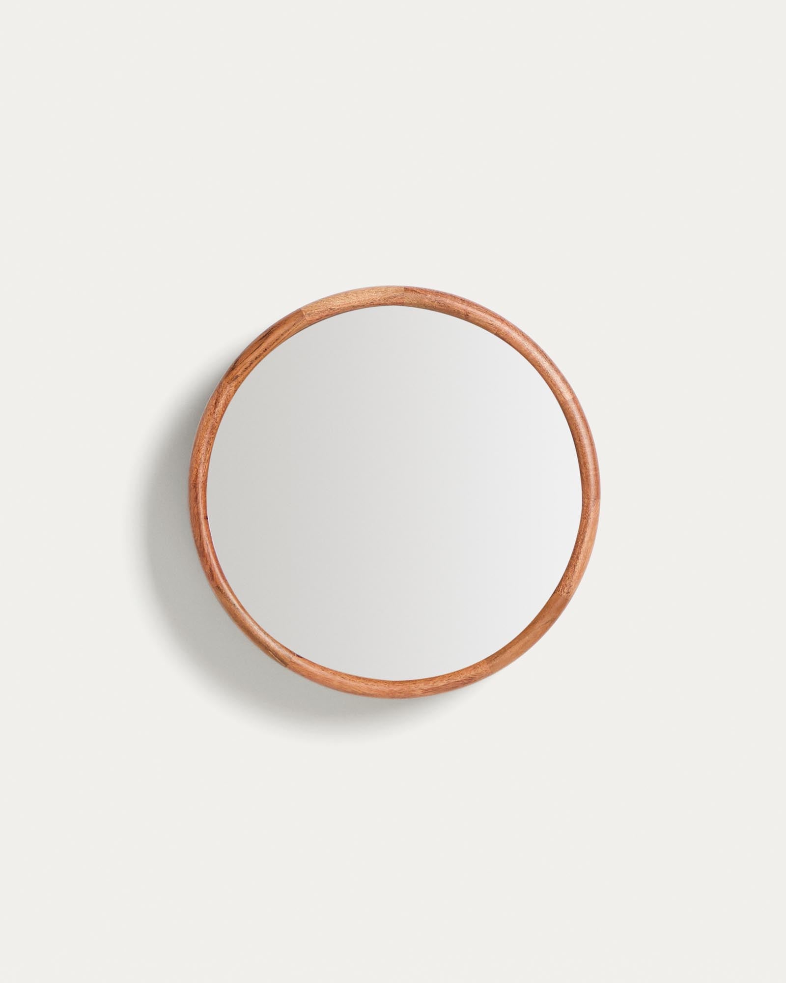 Spiegel aus Akazienholz, Ø 30,5 cm in Braun präsentiert im Onlineshop von KAQTU Design AG. Wandspiegel ist von Kave Home