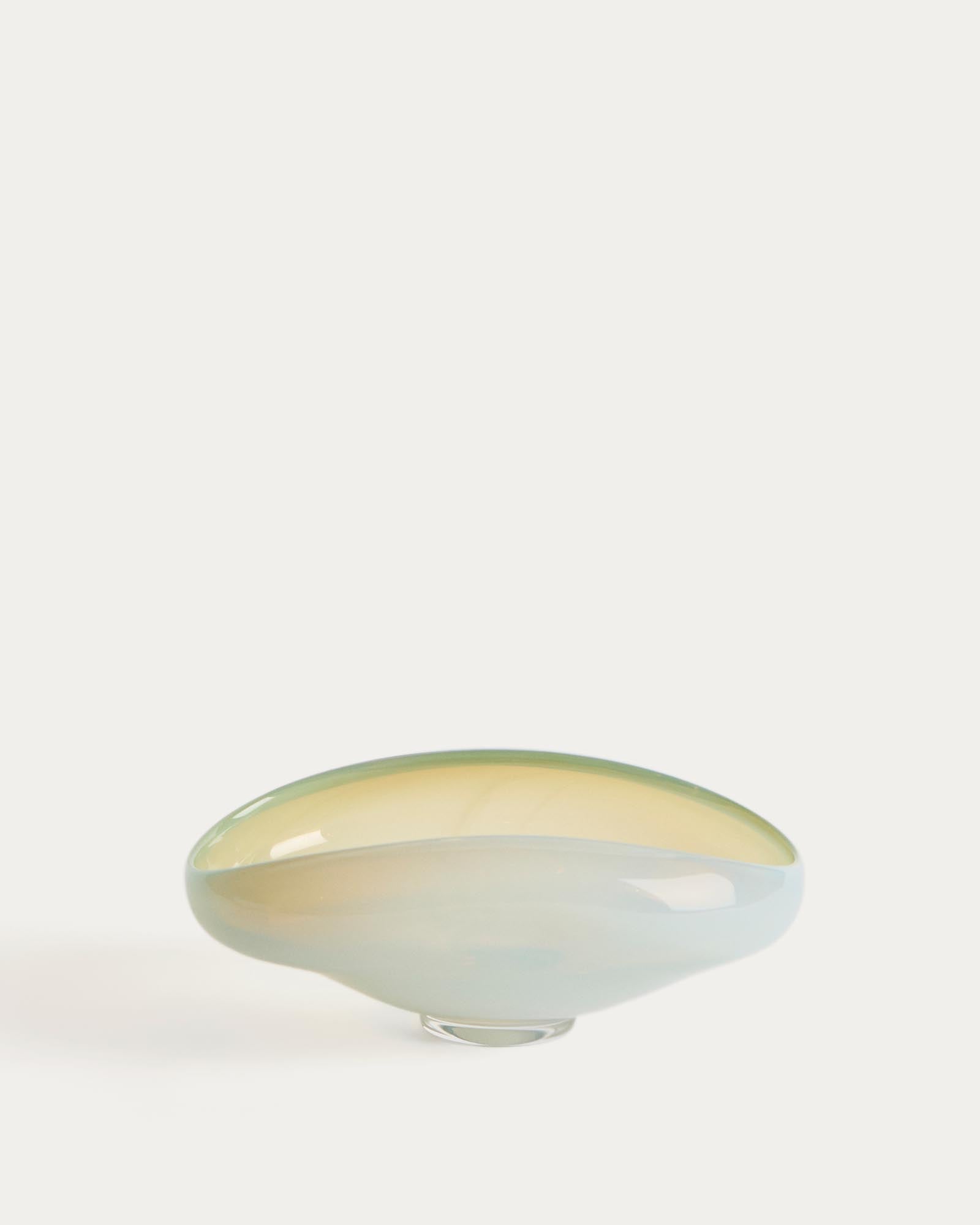 Tafelaufsatz Nodila aus weissem Glas, 23 x 16,5 cm in Transparent präsentiert im Onlineshop von KAQTU Design AG. Vase ist von Kave Home