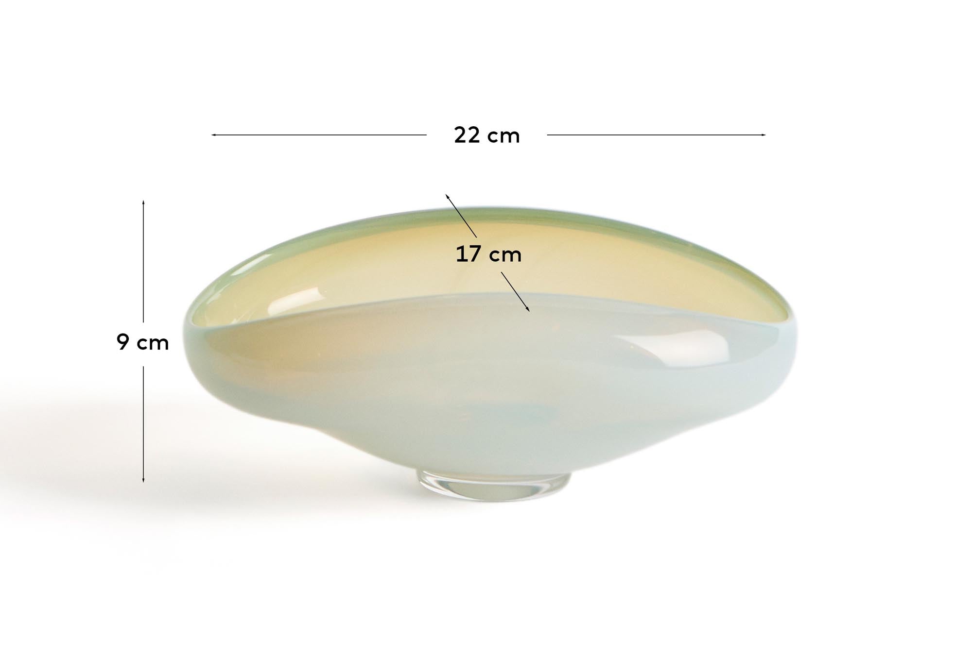 Schöner Tafelaufsatz Nodila aus feinem weißem Glas, 23 x 16,5 cm, perfekt für kreative Arrangements und als Blickfang auf festlichen Tischen.