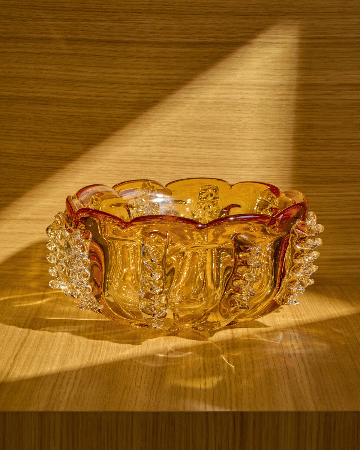 Tafelaufsatz Nicora aus orangefarbenem Glas, Ø 30 cm in Transparent präsentiert im Onlineshop von KAQTU Design AG. Vase ist von Kave Home