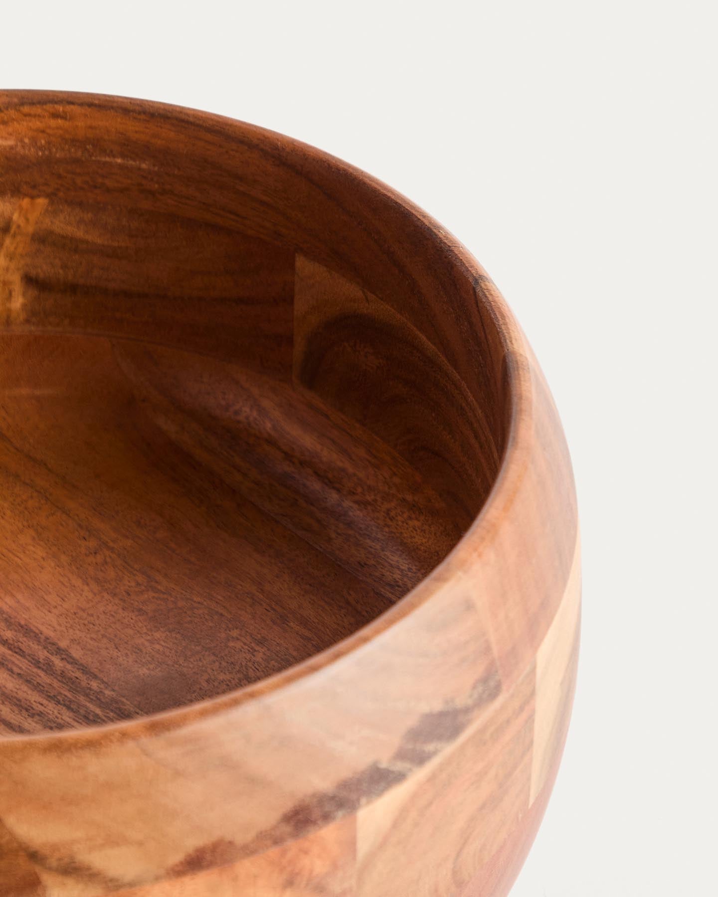 Grosse Schale Malor aus Akazienholz in Braun präsentiert im Onlineshop von KAQTU Design AG. Schale ist von Kave Home