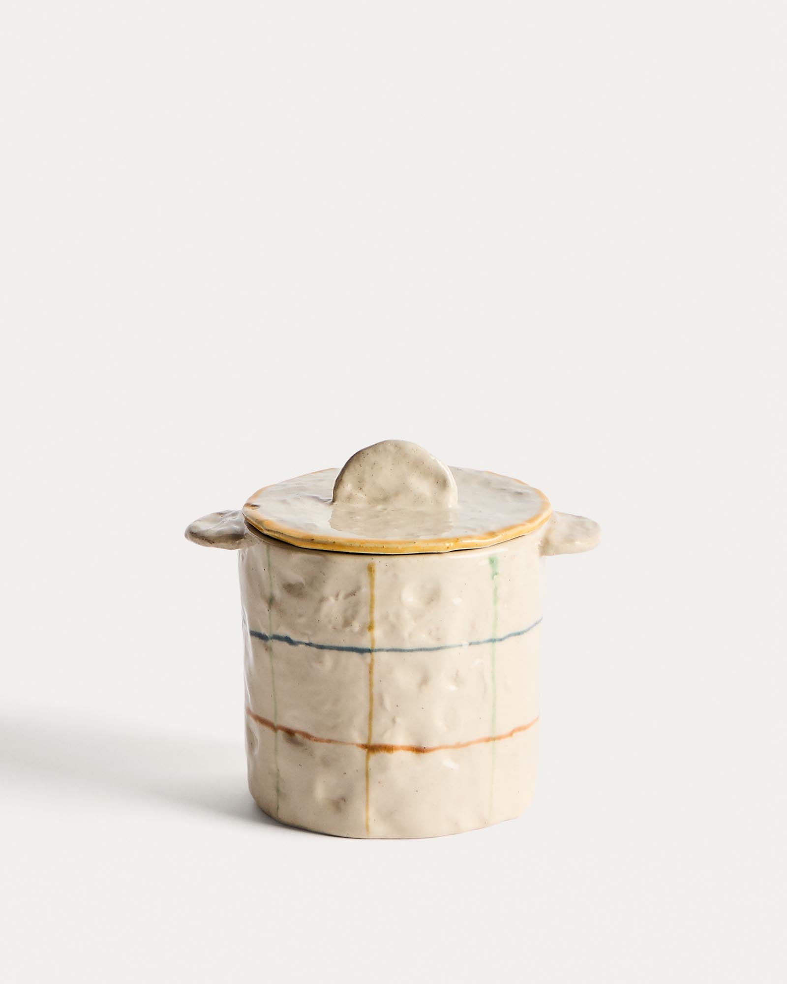 Topf Belor aus Keramik mit bunten Linien, 13,5 cm in Weiss präsentiert im Onlineshop von KAQTU Design AG. Aufbewahrungsbehälter ist von Kave Home