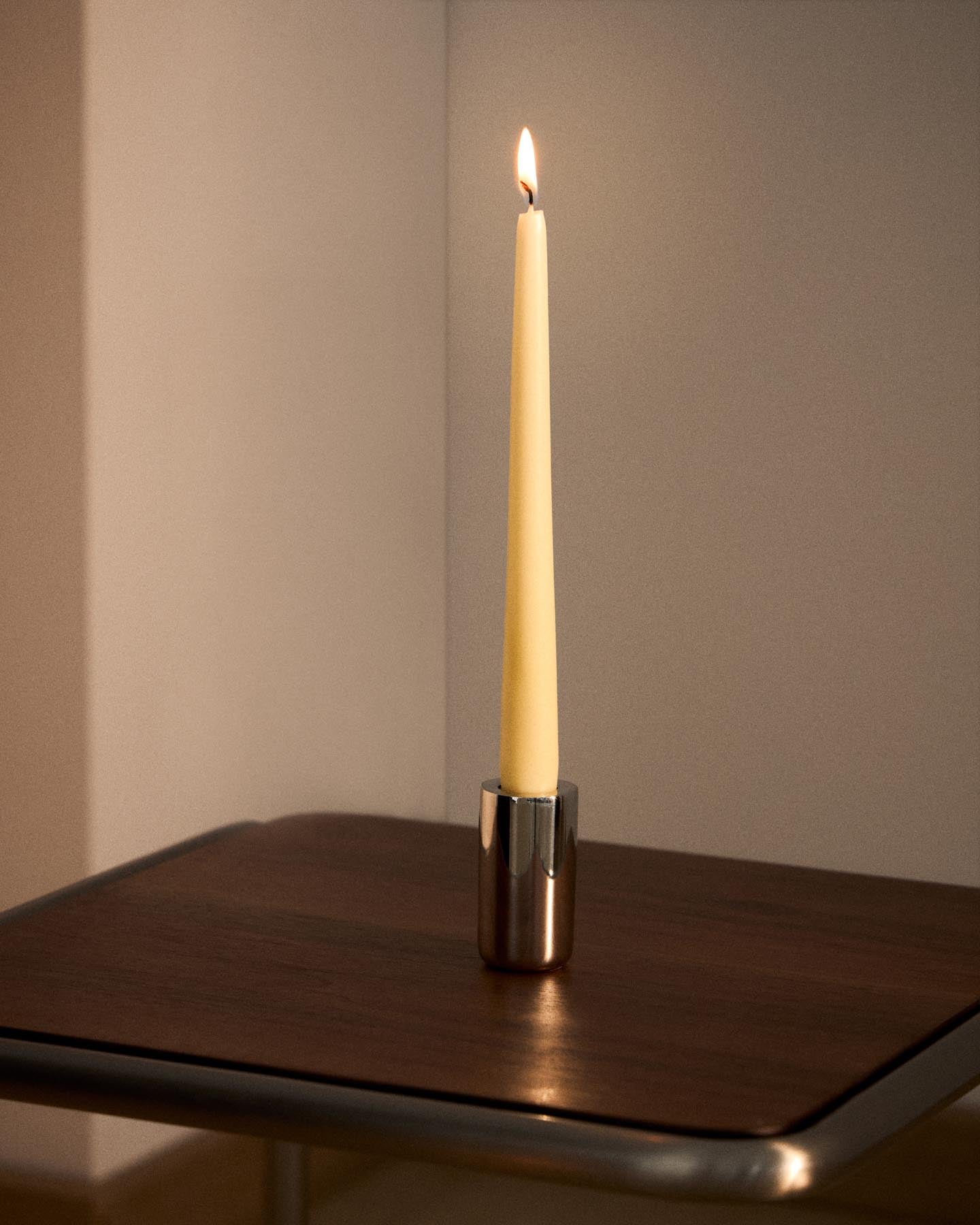 Set Talinen mit 4 weißen Kerzen in Weiß präsentiert im Onlineshop von KAQTU Design AG. Kerzen ist von Kave Home