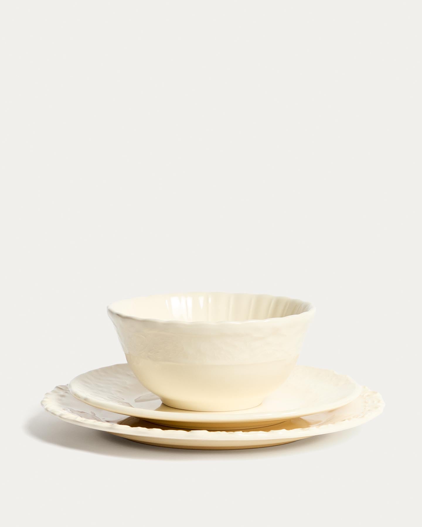 Flacher Teller Varla aus Keramik in Beige in Beige präsentiert im Onlineshop von KAQTU Design AG. Teller ist von Kave Home
