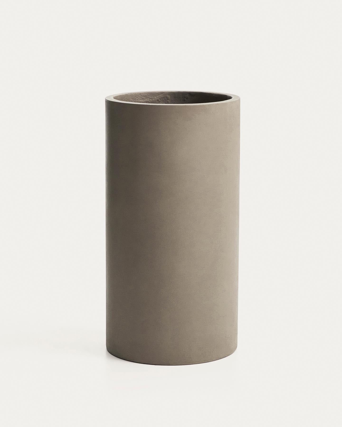 Blumentopf Aiguablava aus grauem Zement, Ø 42 cm in Beige präsentiert im Onlineshop von KAQTU Design AG. Blumentopf ist von Kave Home