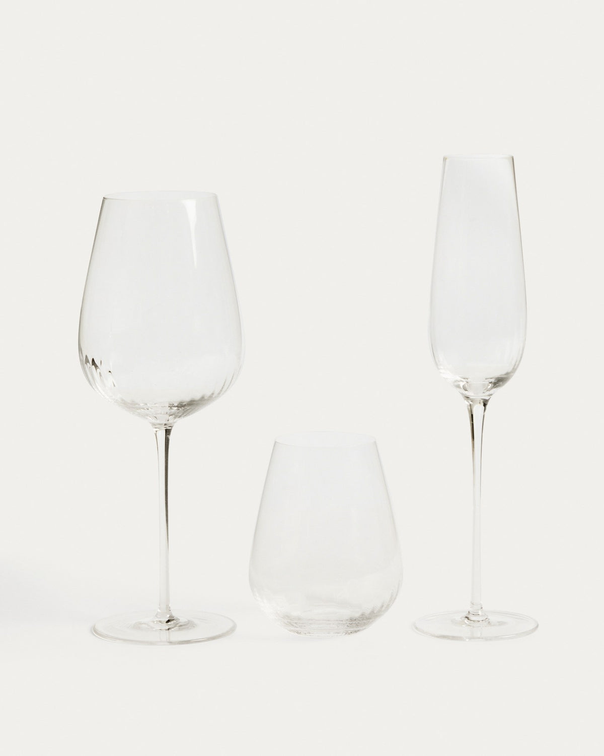 Transparentes Glas Davel aus Klarglas mit abgerundetem Fuss, schlanken Konturen und einem Fassungsvermögen von 42,5 cl von Kave Home.