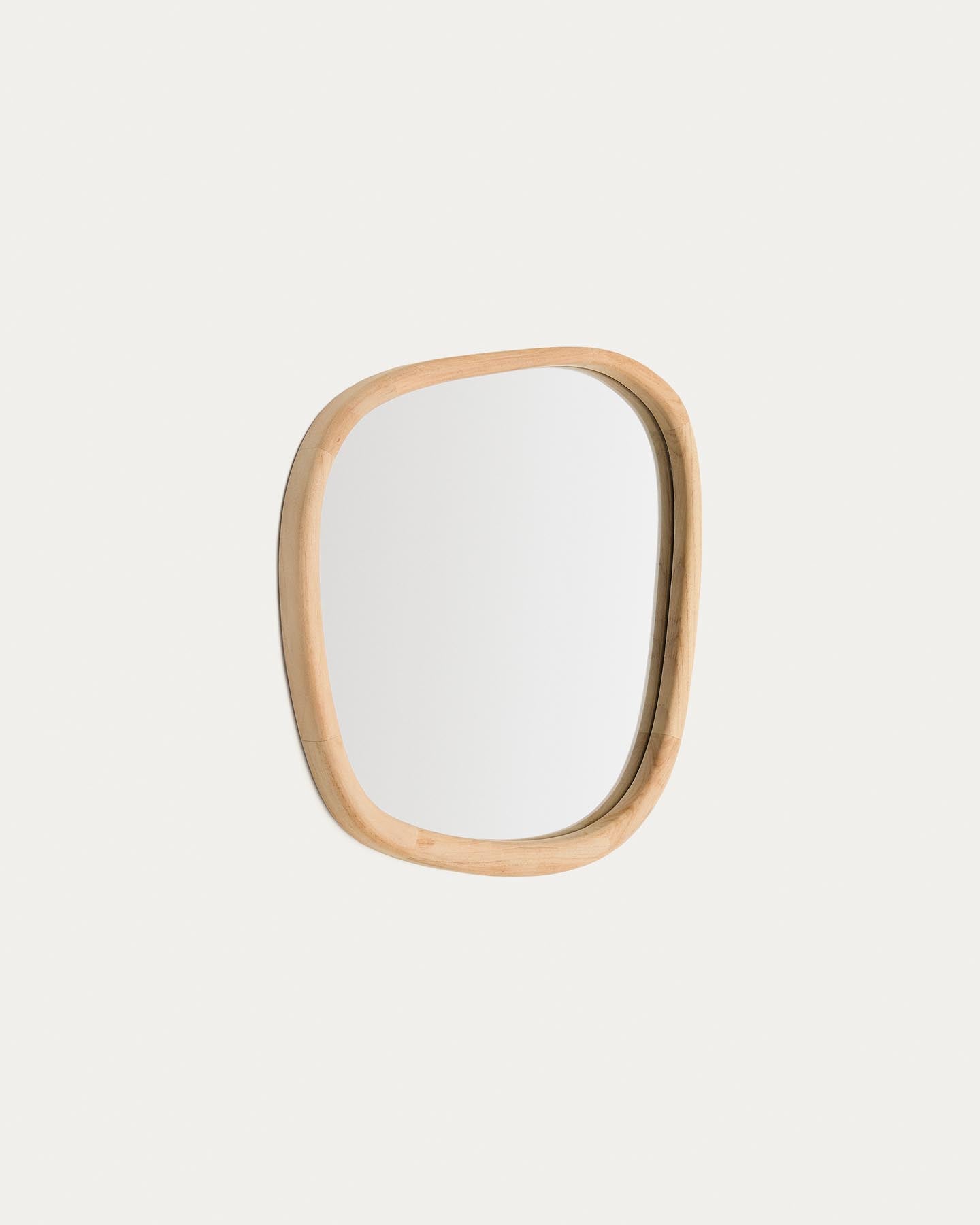 Spiegel Alura aus Teakholz 45,5 x 47 cm FSC 100 % in Braun präsentiert im Onlineshop von KAQTU Design AG. Spiegel ist von Kave Home