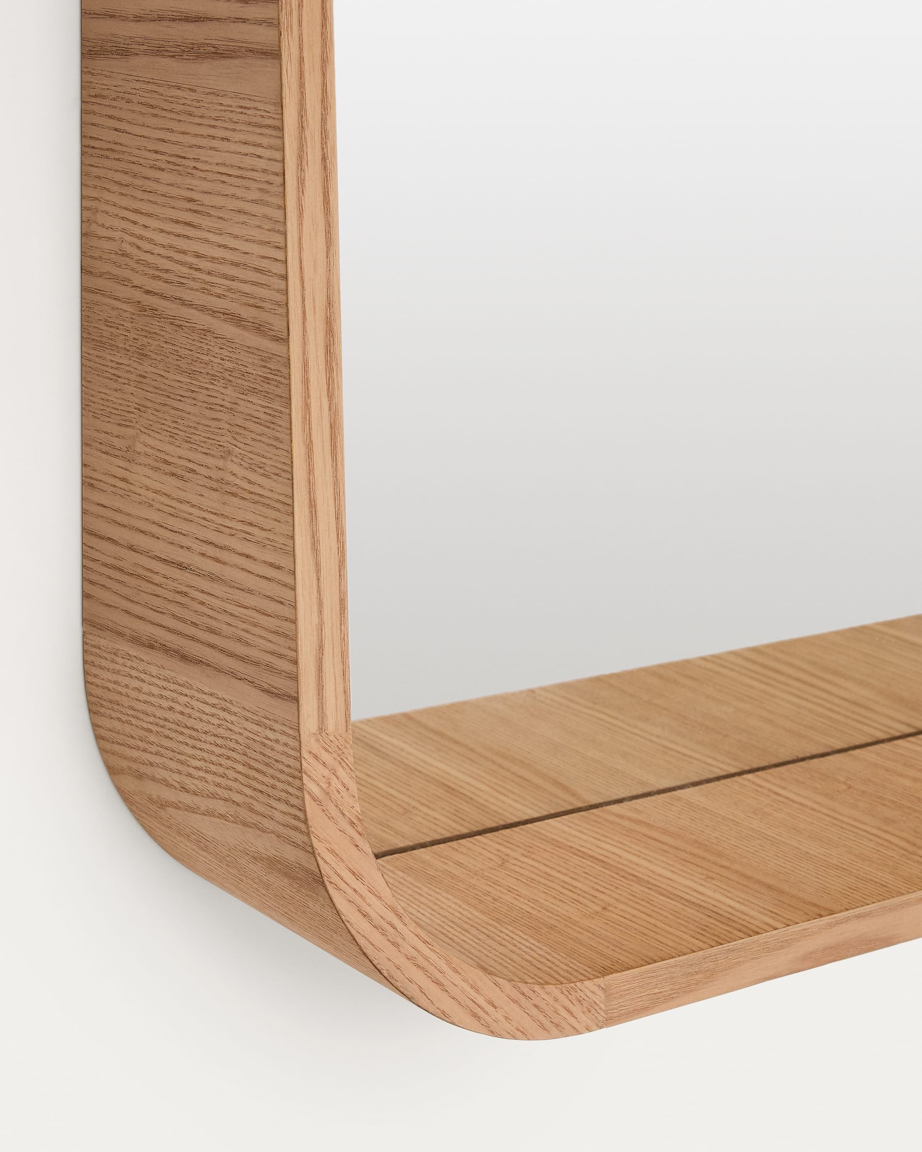 Eleganter Spiegel Salaya aus robustem Eschensperrholz, naturfarben, 90 x 60 cm. Ideal für eine stilvolle Raumgestaltung und harmonische Akzente.