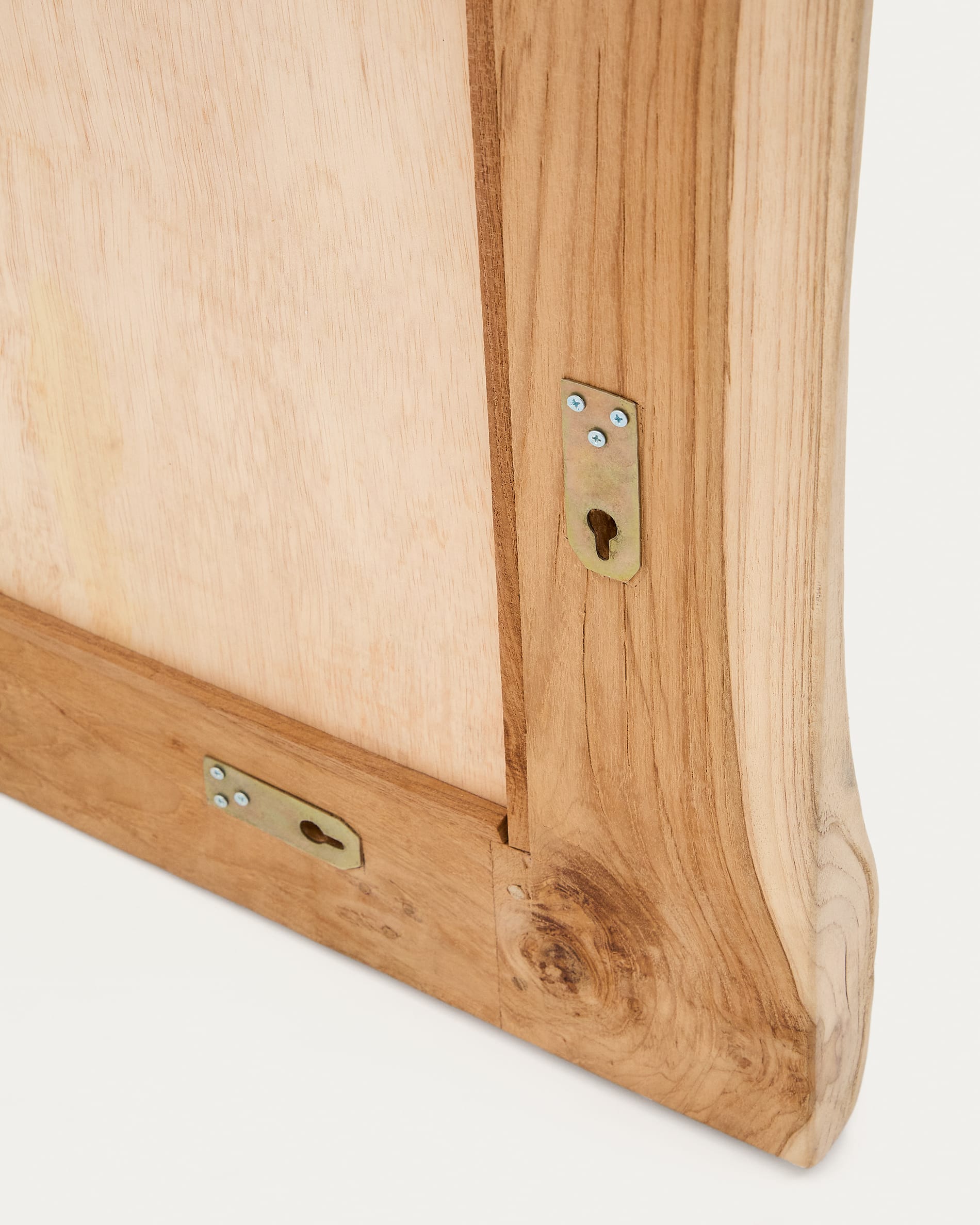 Der Ibro Spiegel von Kave Home (105 x 200 cm) vereint elegantes Holzdesign mit hochwertigem Glas und verleiht jedem Raum eine besondere Note.