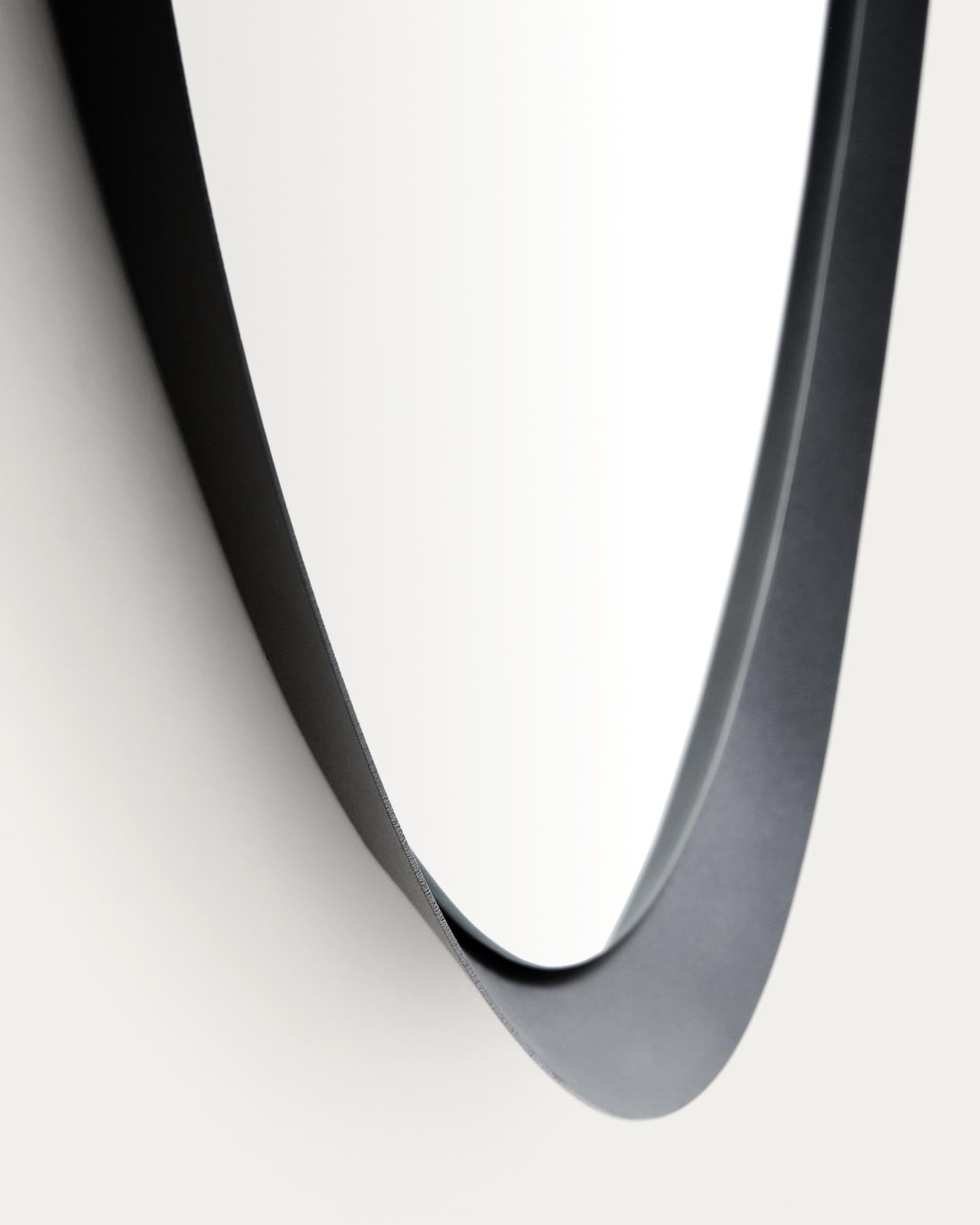 Spiegel Tebel aus schwarzem Metall, 67,5 x 74,5 cm in Schwarz präsentiert im Onlineshop von KAQTU Design AG. Spiegel ist von Kave Home