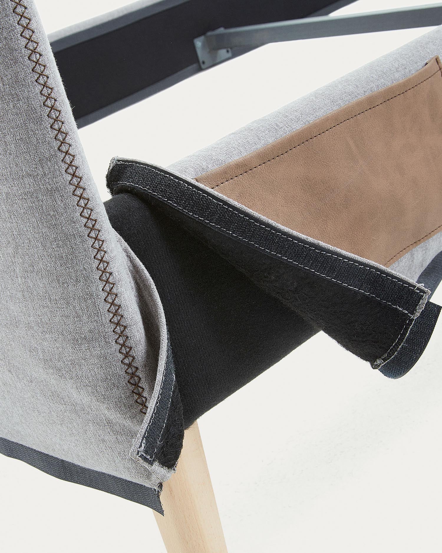 Eleganter Dyla Bezug in Grau für 150 x 190 cm Betten. Hochwertig, pflegeleicht und stilvoll – perfektes Upgrade für Ihr Schlafzimmer.