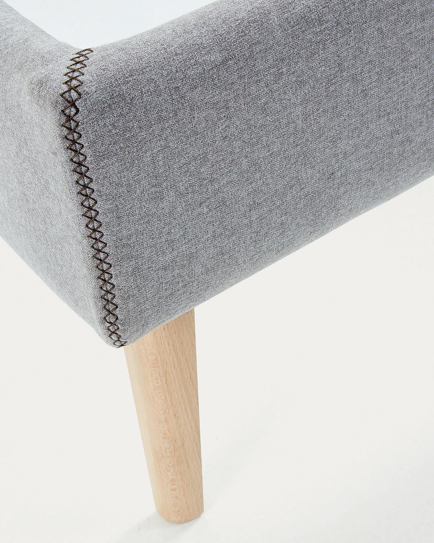 Moderner Dyla Bezug in Grau für 150 x 190 cm Betten. Hochwertiger Stoff, pflegeleicht und ideal für einen stilvollen Schlafbereich.