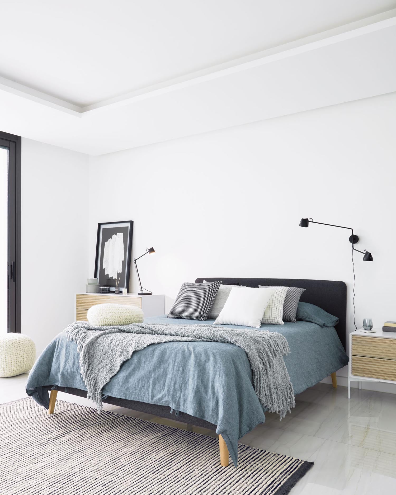 Eleganter schwarzer Dyla Bettbezug von Kave Home, passend für 160x200 cm Matratzen, stilvoll und hochwertig.