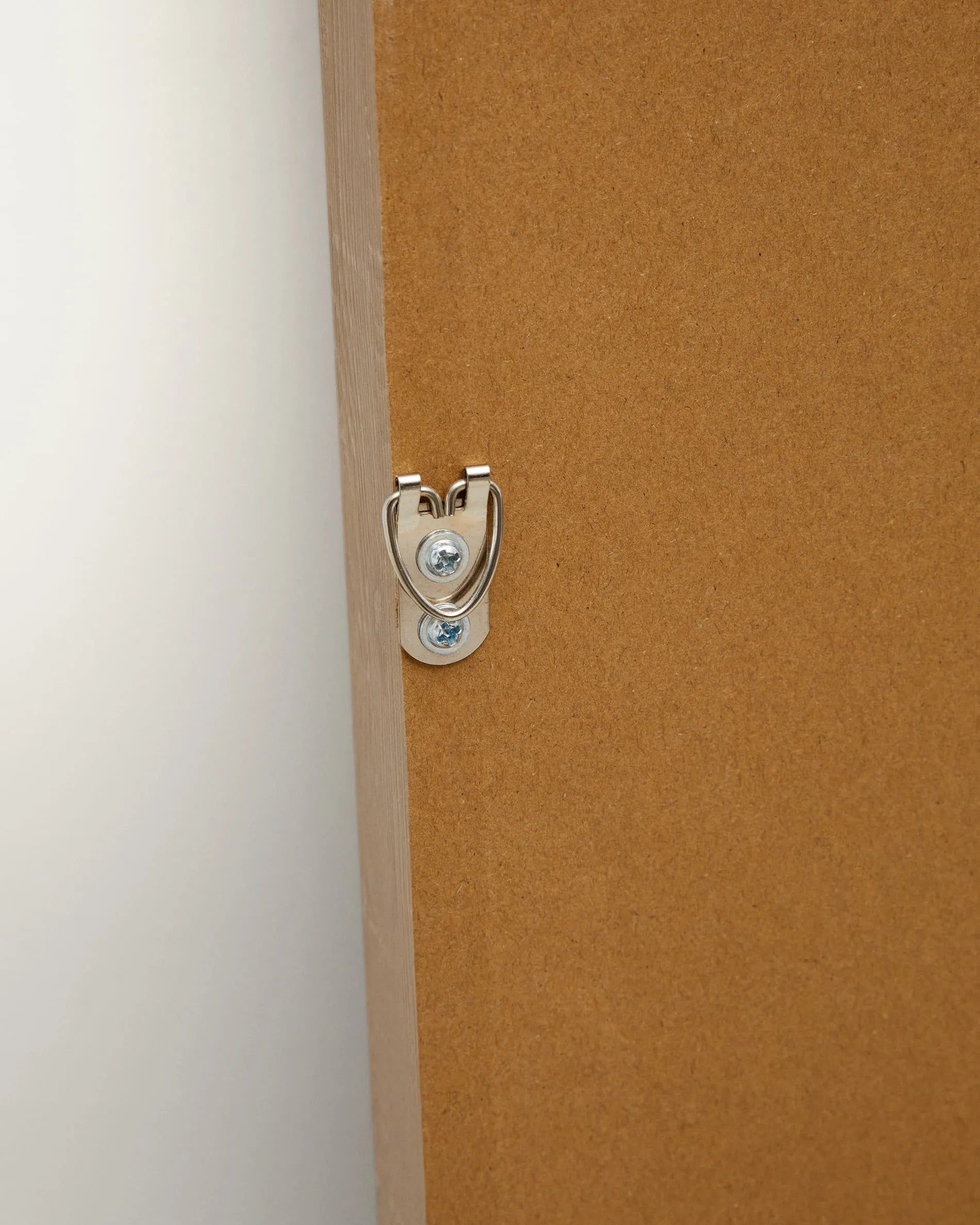 Abstraktes Wandbild in Beige von Kave Home, 60x90 cm. Perfekt für moderne Wohnräume und elegante Wanddekoration.