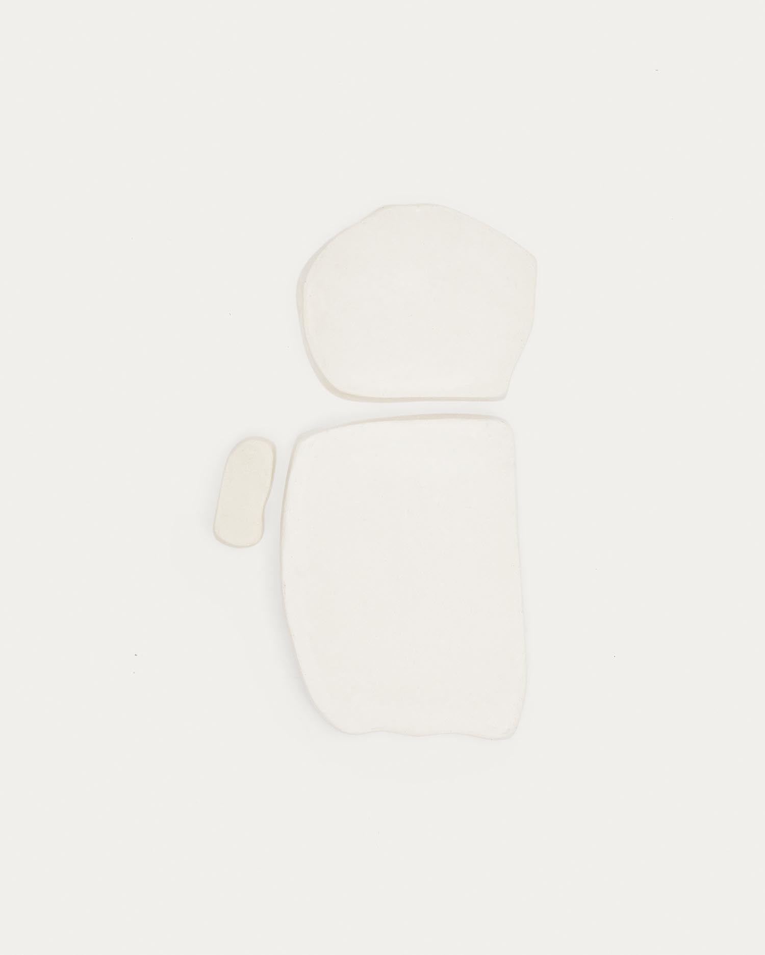 Stilvolles 3er Set Wanddeko aus Pappmaché von Kave Home, umweltfreundlich und einzigartig, perfekt für eine moderne Wandgestaltung.