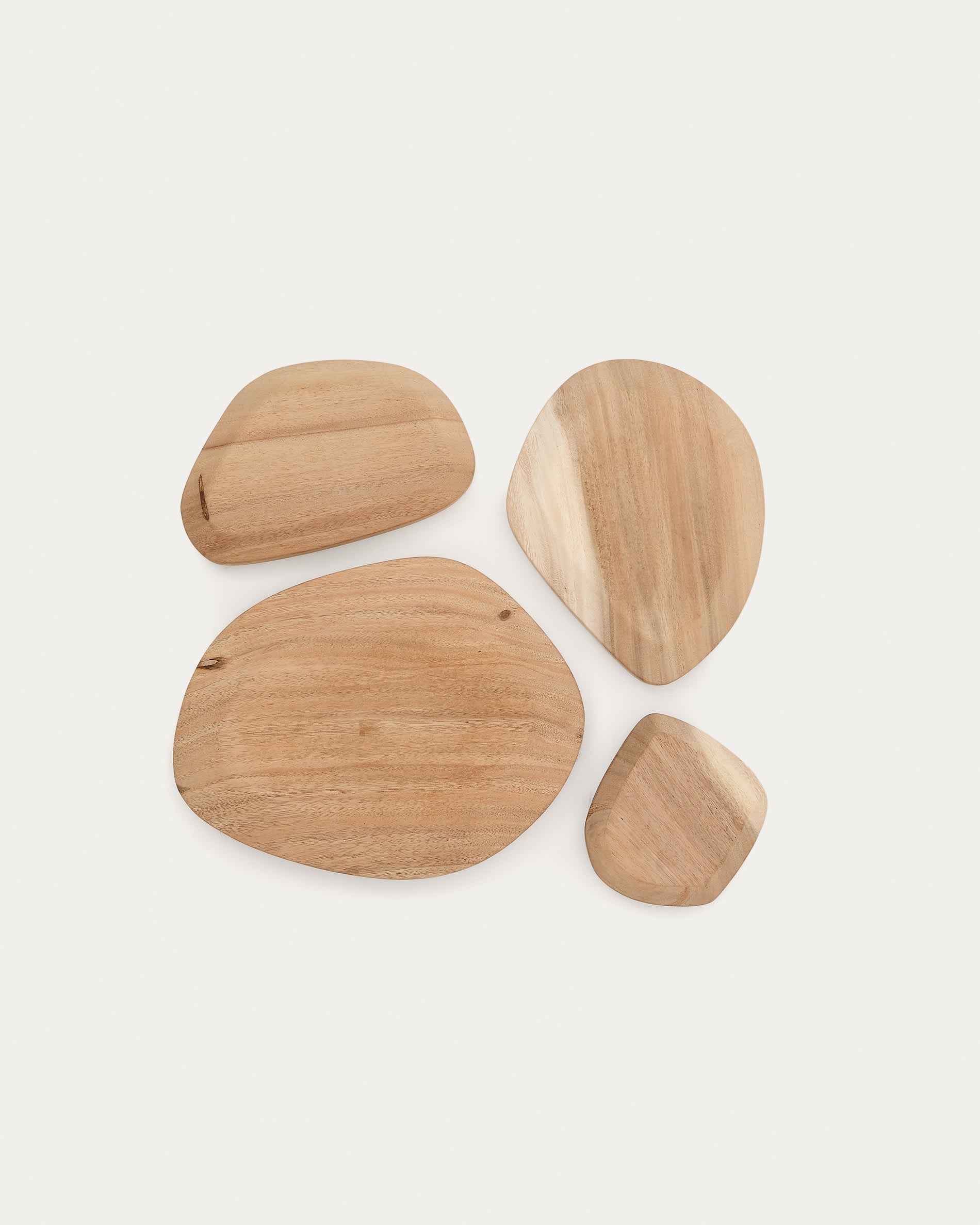 Das Selem 4er Wanddeko-Set aus Mungurholz von Kave Home verleiht Ihrem Raum eine warme, natürliche und stilvolle Atmosphäre.