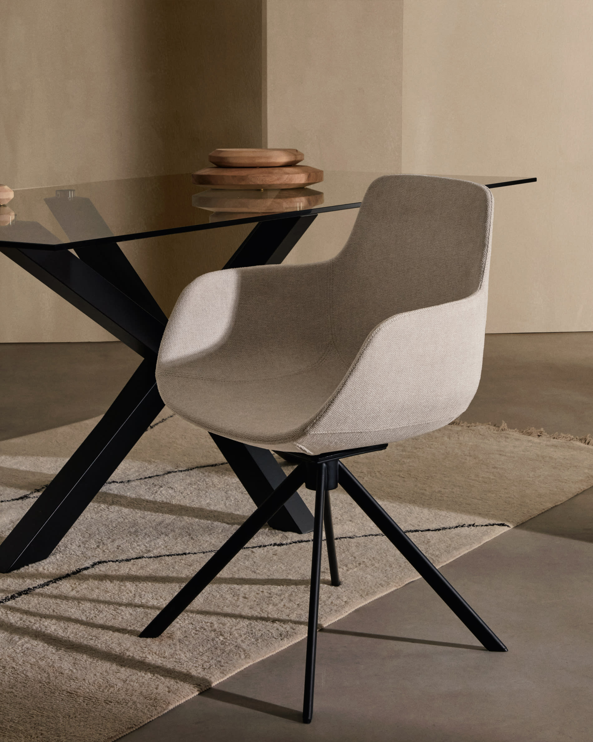 Das Selem 4er Set von Kave Home ist eine elegante Wanddeko aus Mungurholz, perfekt für ein modernes und natürliches Wohnambiente.