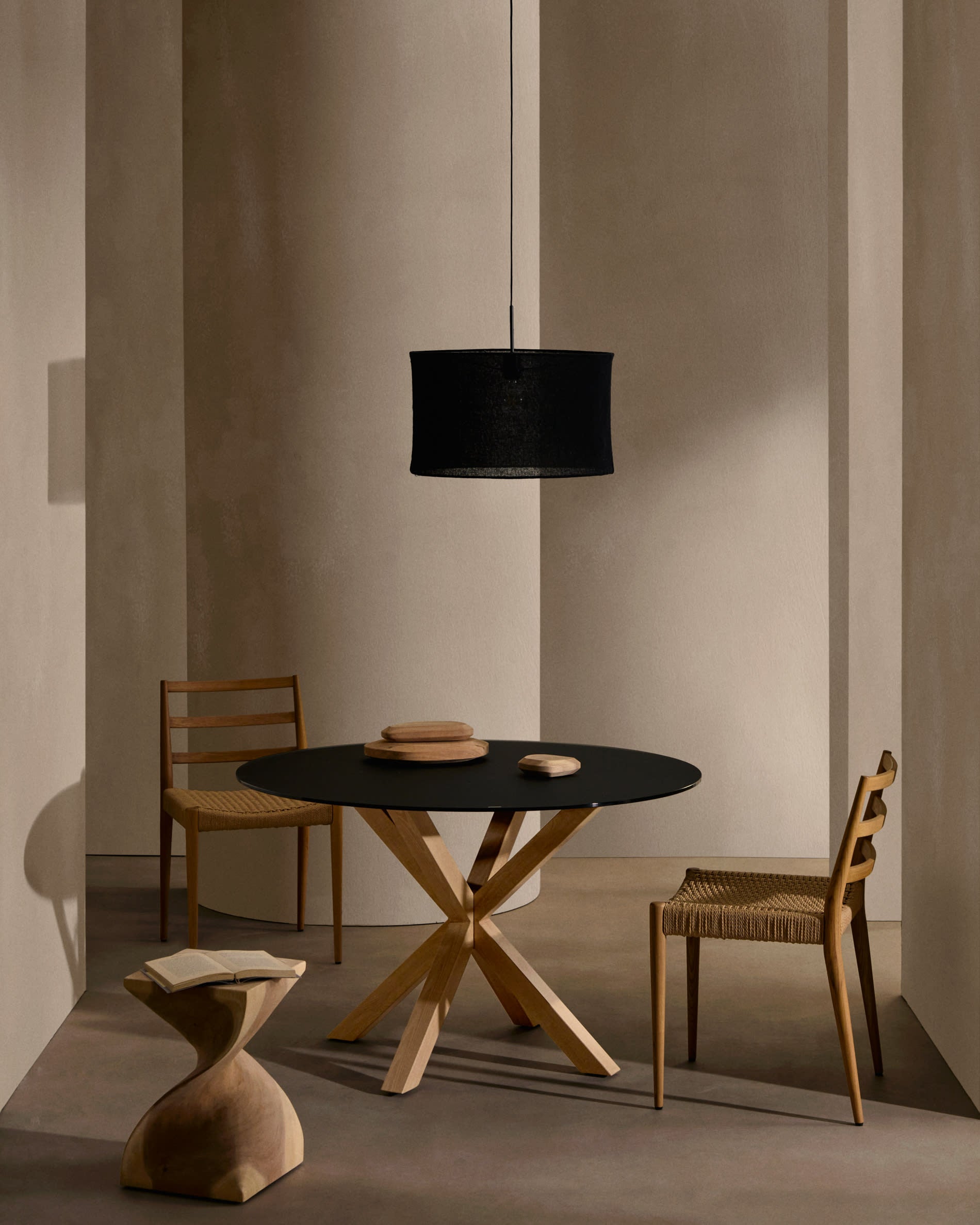 Das Selem 4er Wanddeko-Set aus Mungurholz von Kave Home vereint stilvolle Natürlichkeit mit zeitgemässem Wohnambiente.