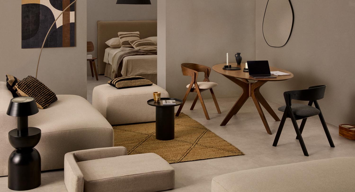 Verleihen Sie Ihrem Raum mit der 100 x 80 cm großen abstrakten Leinwand Tonol in Braun von Kave Home eine elegante Note – ein faszinierendes Kunstwerk!