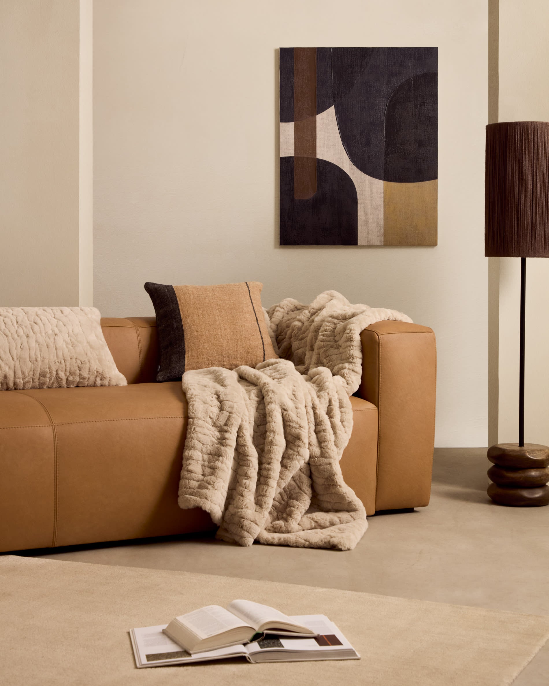 Abstrakte Leinwand Tonol in Braun, 100x80 cm, von Kave Home. Stilvolle Wanddekoration für moderne Räume. Hochwertige Verarbeitung.