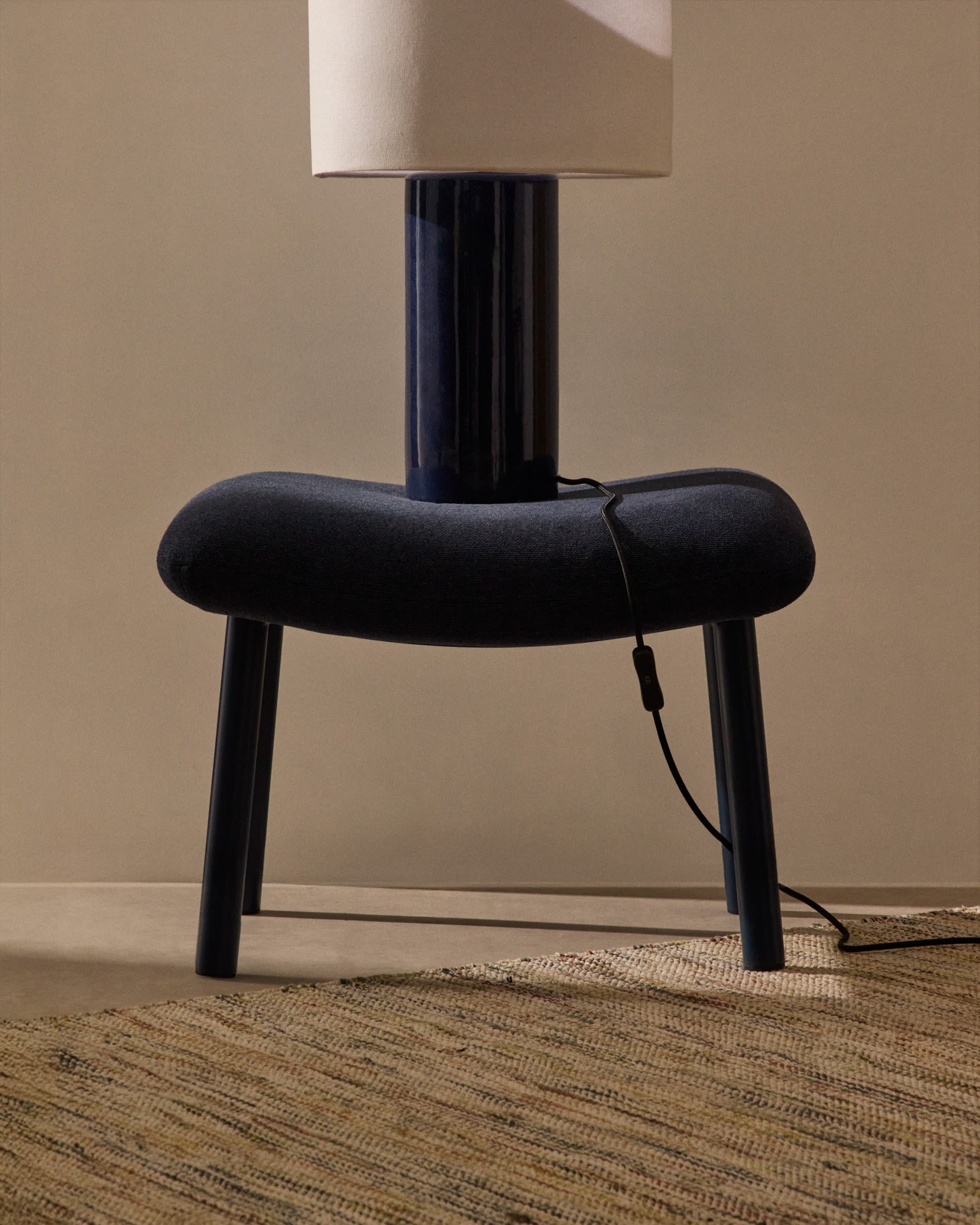 Das Bild Annia von Kave Home, 90x70 cm, aus weissem Pappmaché, bringt moderne Eleganz und Stil in Ihre Wohnräume.