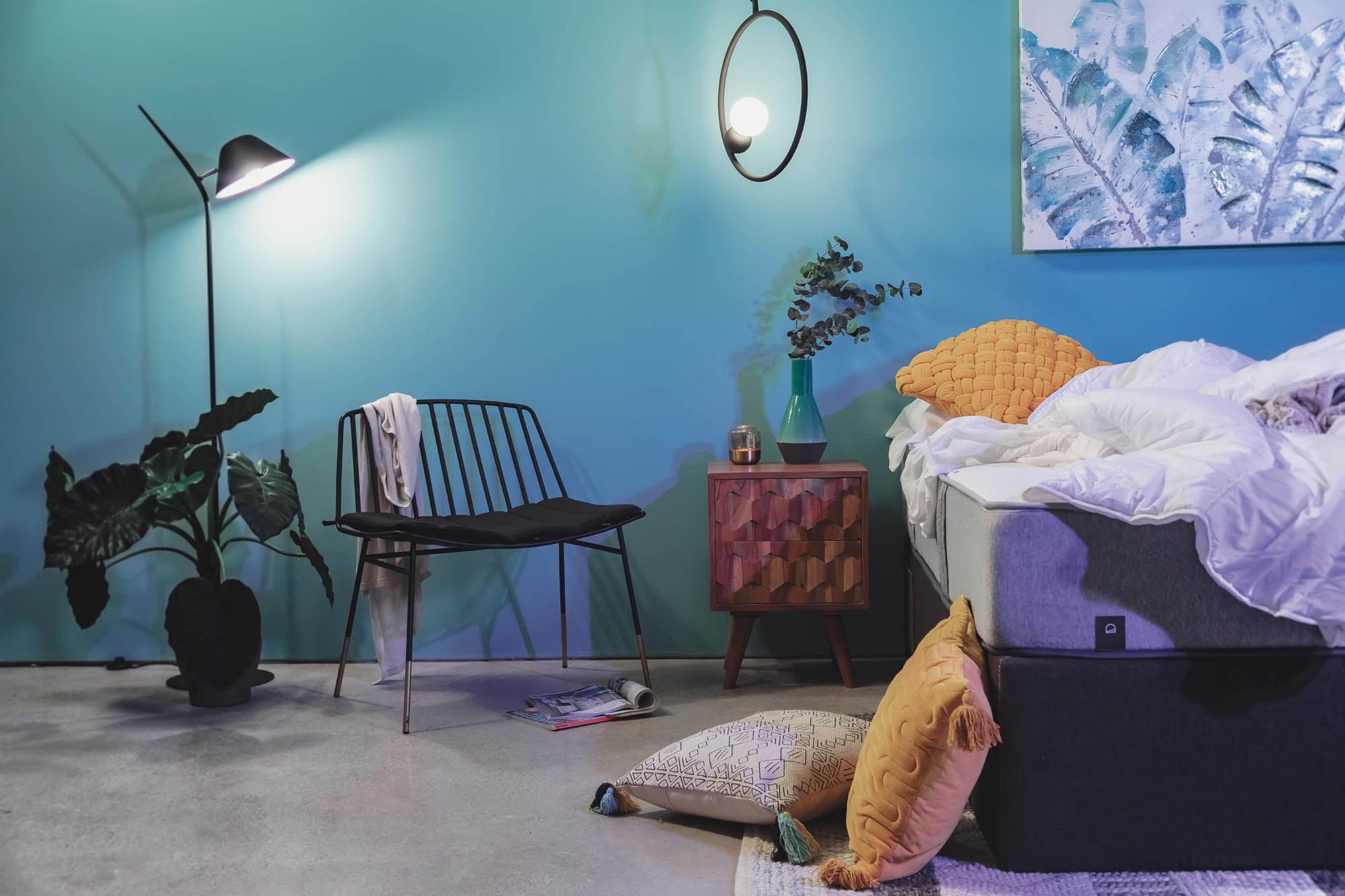 Schwarzes, klappbares Bettgestell von Kave Home für 90x190 cm Matratzen, stilvoll und praktisch für jeden Raum.