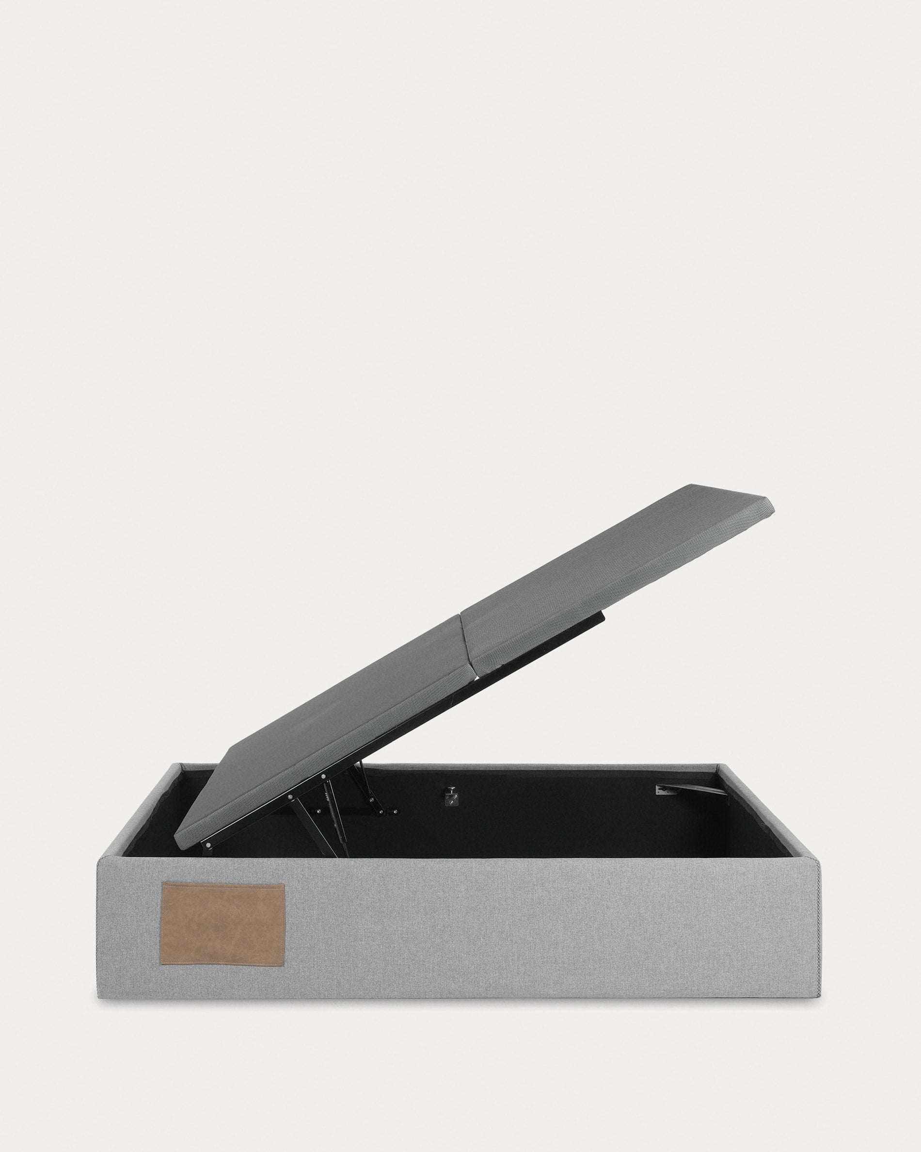 Graues, faltbares Bettgestell von Kave Home, passend für 150x190 cm Matratzen, ideal für modernes und platzsparendes Wohnen.