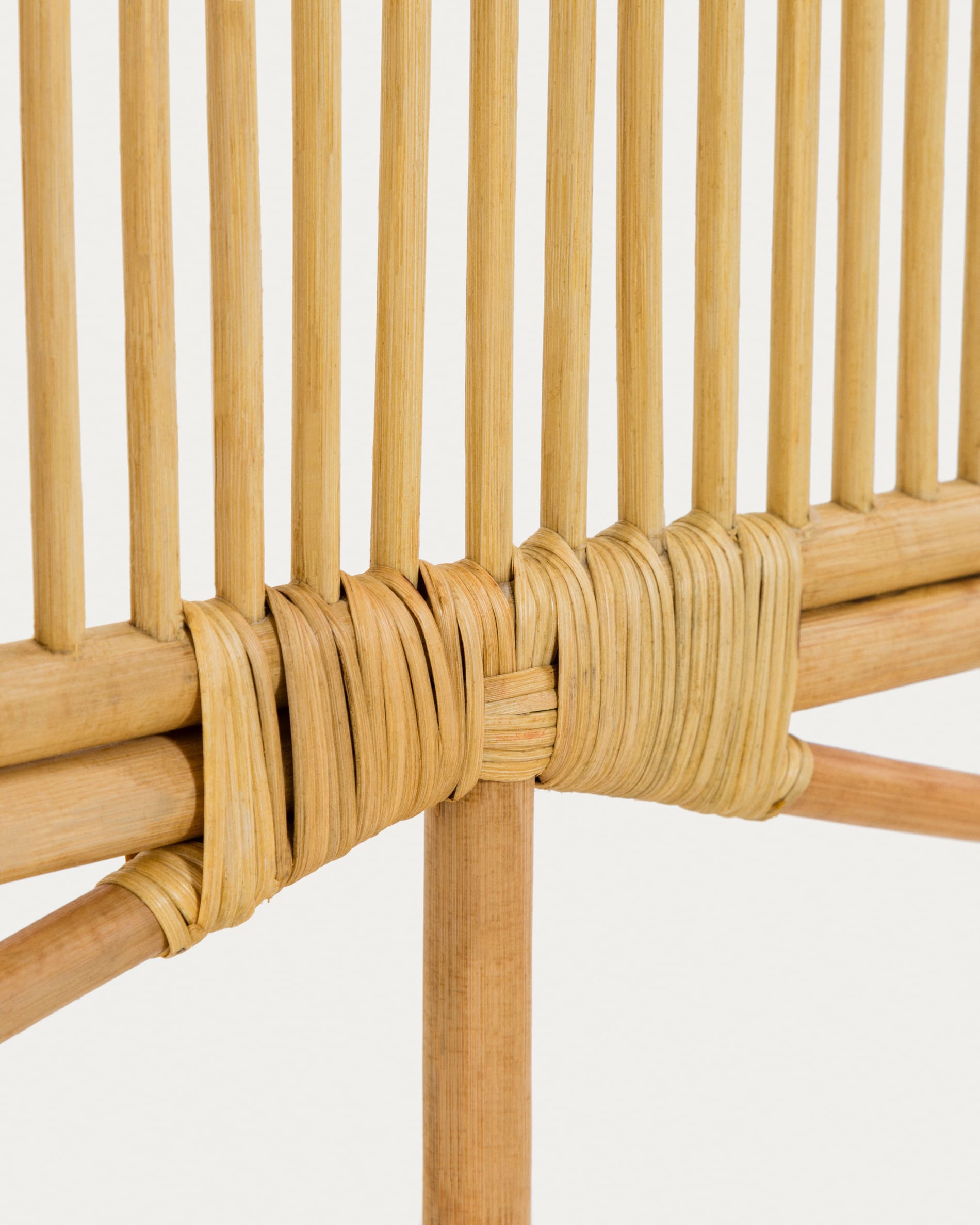 Lalita Kopfteil aus Rattan, 160 cm, natürliches Design, von Kave Home, ideal für ein stilvolles und nachhaltiges Schlafzimmer.