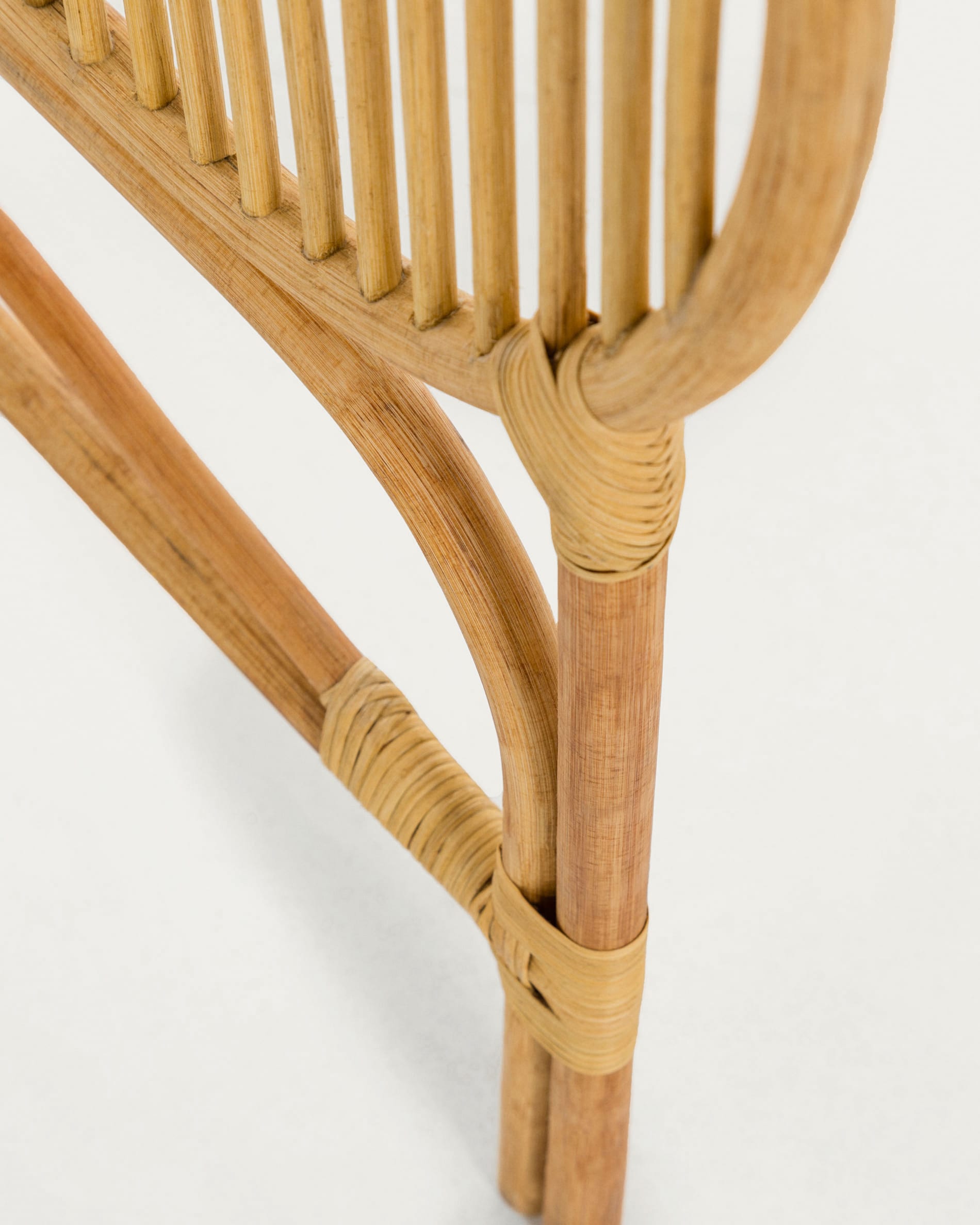 Lalita Kopfteil aus Rattan, 160 cm, natürliches Design, von Kave Home, ideal für ein stilvolles und nachhaltiges Schlafzimmer.