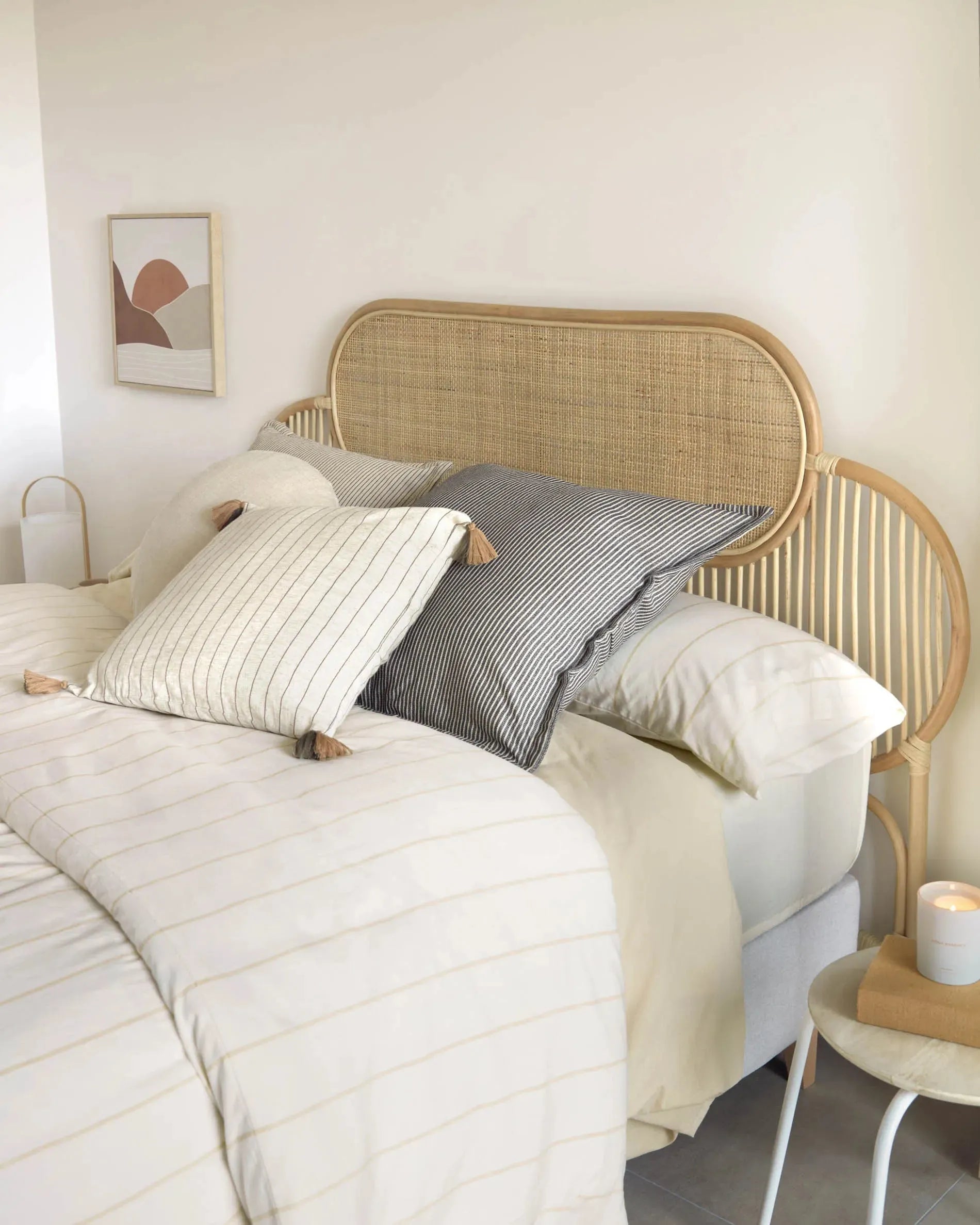 Lalita Kopfteil aus Rattan, 160 cm, natürliches Design, von Kave Home, ideal für ein stilvolles und nachhaltiges Schlafzimmer.