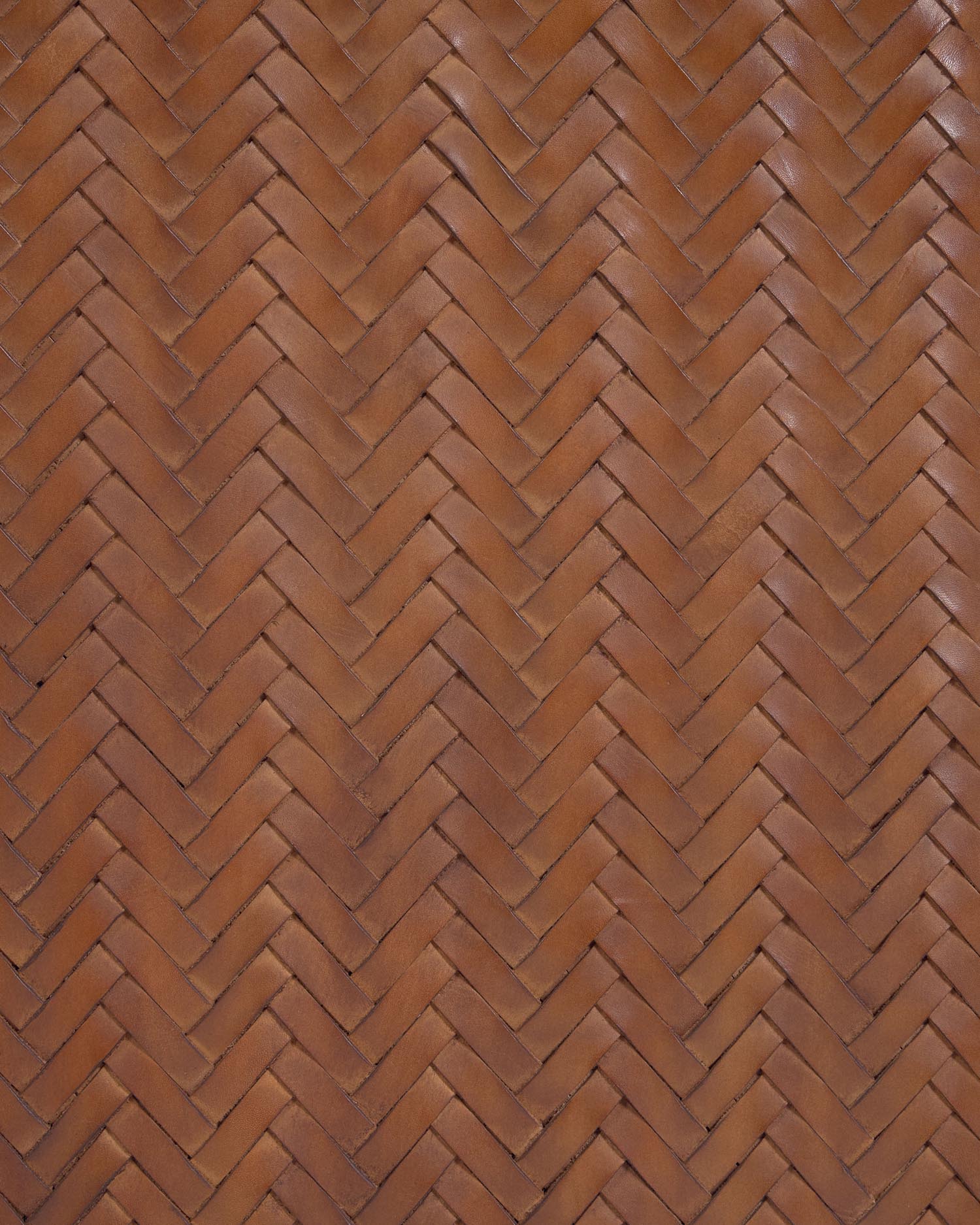 Elegantes Natesa Kopfteil aus massivem Teakholz und feinstem Leder, ideal für 160 cm Betten. Verleihen Sie Ihrem Schlafzimmer einen Hauch von Luxus.