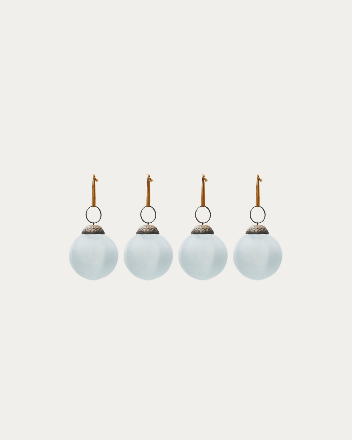 Set aus 4 Weihnachtskugeln Talve aus recyceltem Glas weiss Ø 6 cm in Weiss präsentiert im Onlineshop von KAQTU Design AG. Weihnachtszubehör ist von Kave Home