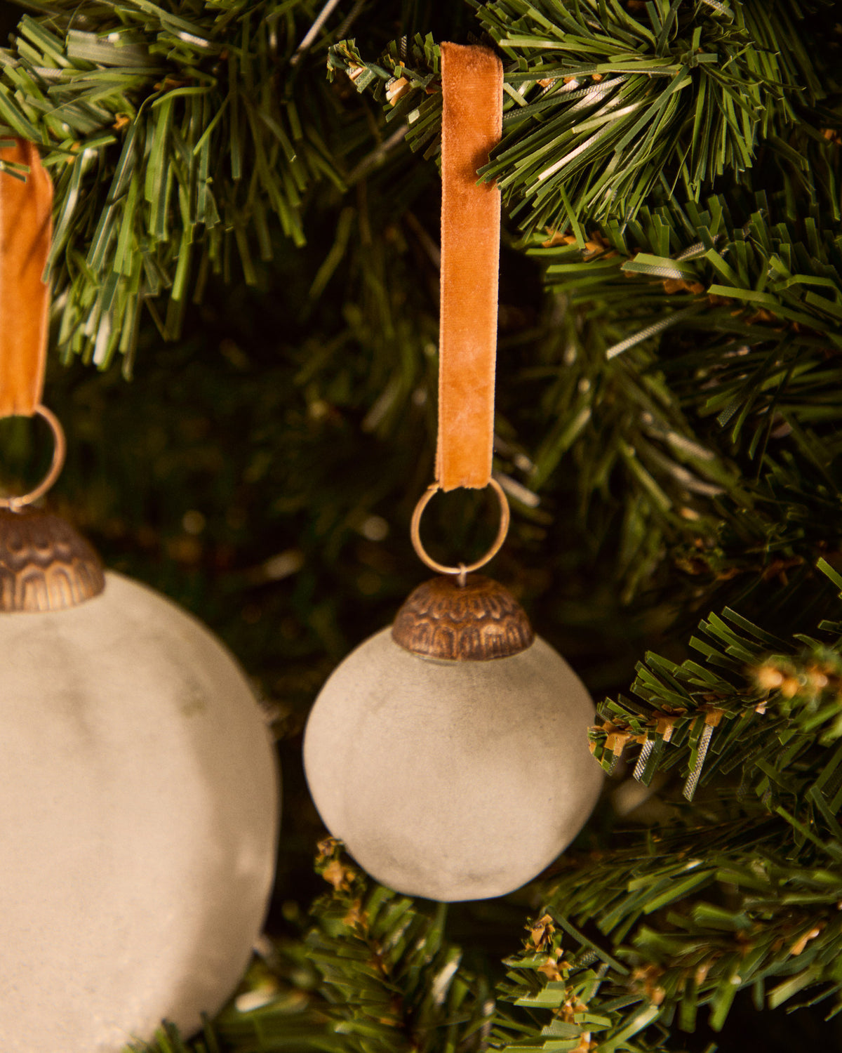 Set aus 4 Weihnachtskugeln Talve aus recyceltem Glas weiss Ø 6 cm in Weiss präsentiert im Onlineshop von KAQTU Design AG. Weihnachtszubehör ist von Kave Home