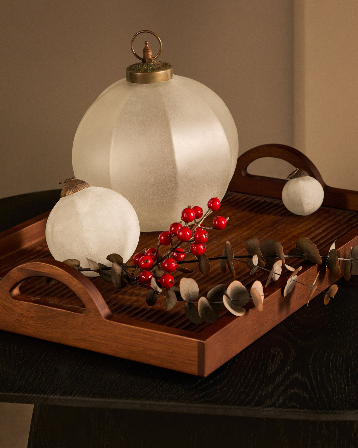 Set aus 4 Weihnachtskugeln Talve aus recyceltem Glas weiss Ø 6 cm in Weiss präsentiert im Onlineshop von KAQTU Design AG. Weihnachtszubehör ist von Kave Home