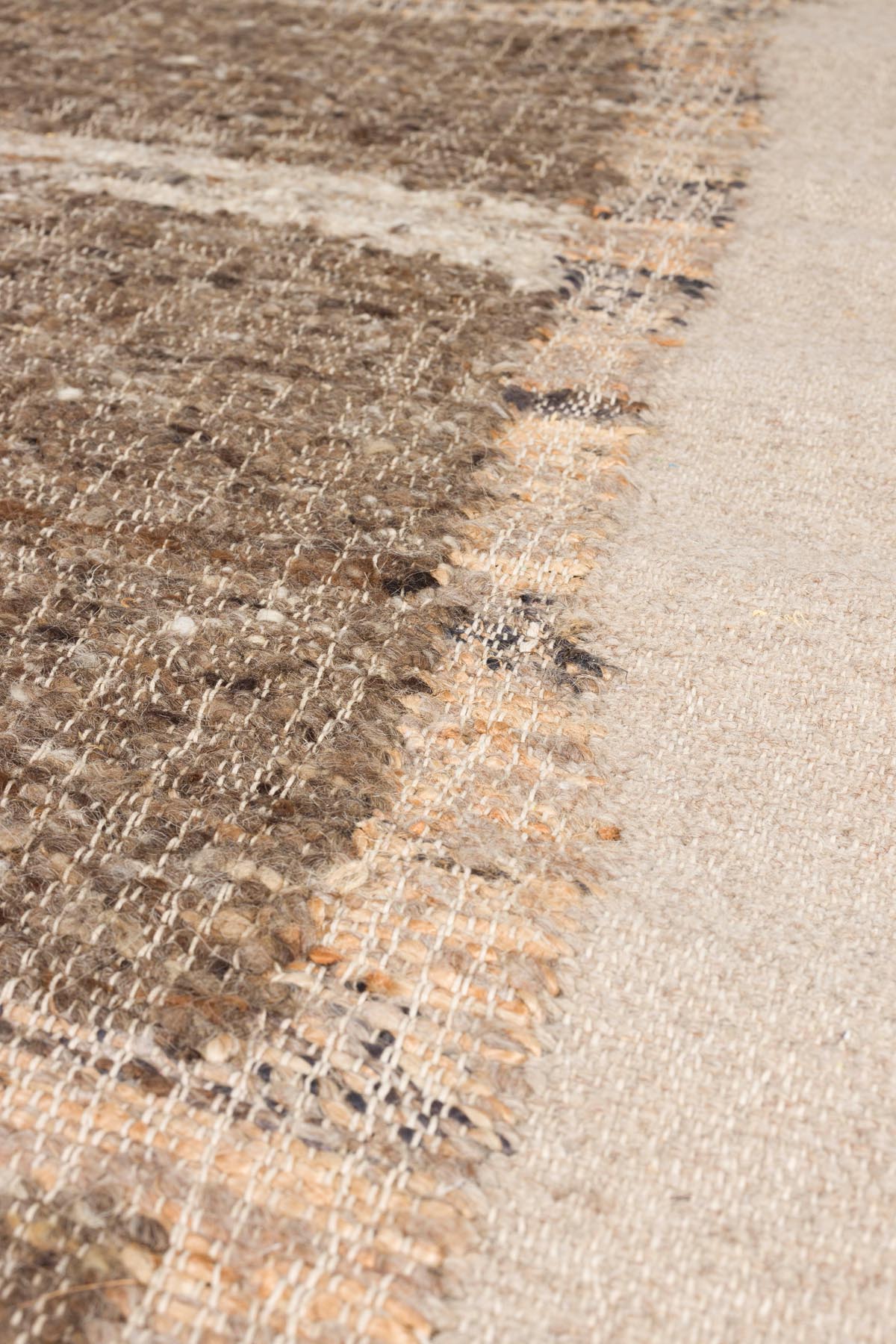 Handgewebter Teppich Briton aus Wolle, Jute und Baumwolle in neutralem Farbton