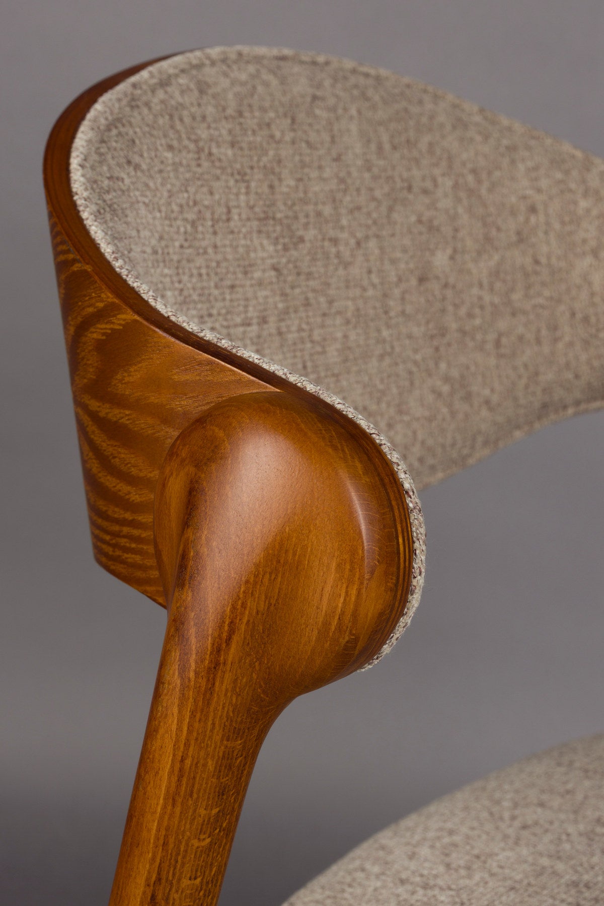 Babington Stuhl in Beige präsentiert im Onlineshop von KAQTU Design AG. Stuhl ist von Dutchbone