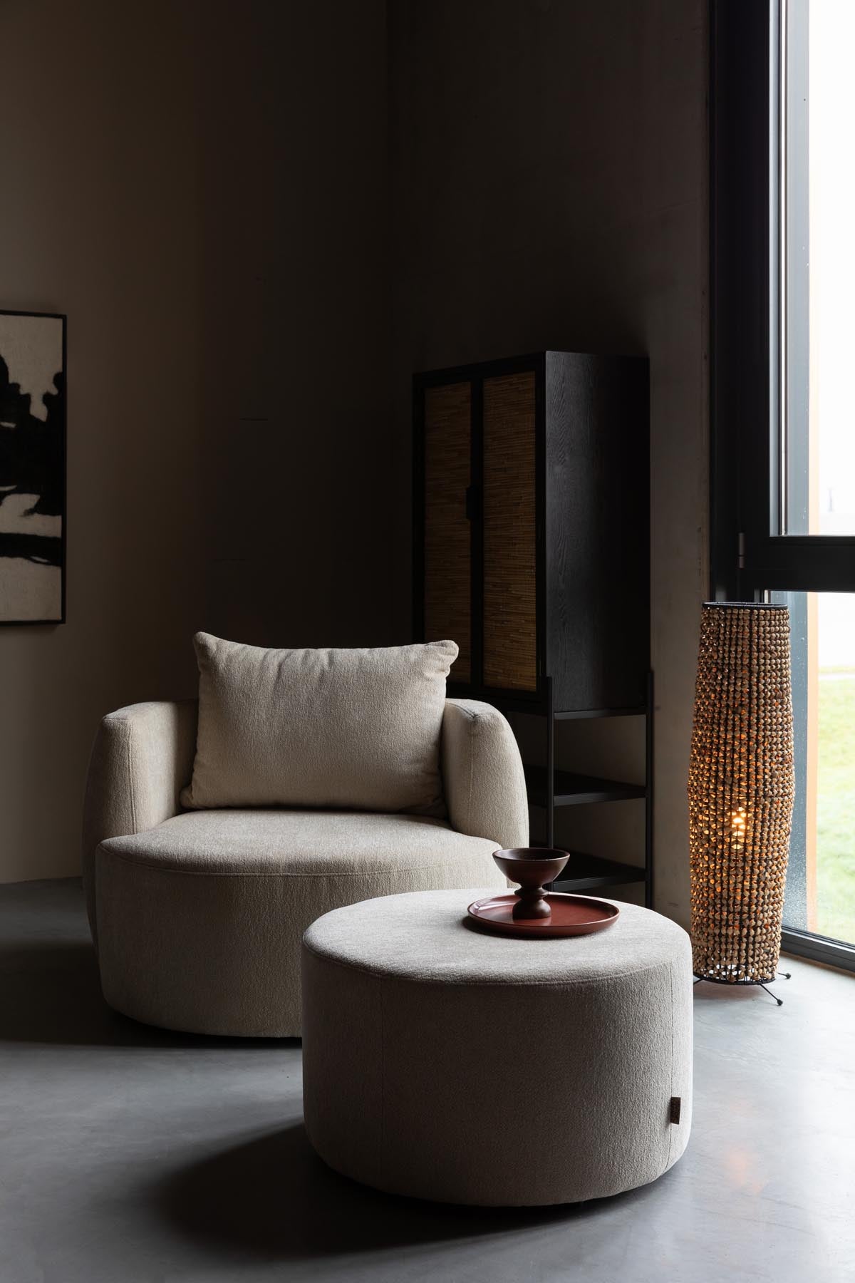 Rocca Lounge Stuhl in Latte präsentiert im Onlineshop von KAQTU Design AG. Sessel ist von Dutchbone