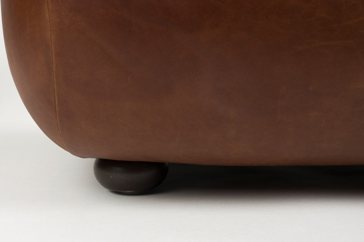 Loungesessel Wyatt in Schokolade präsentiert im Onlineshop von KAQTU Design AG. Sessel ist von Dutchbone