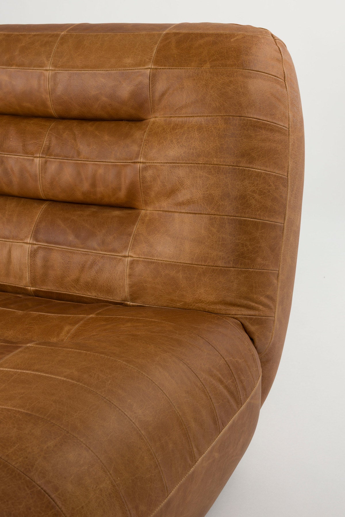 Loungesessel Wyatt in Cognac präsentiert im Onlineshop von KAQTU Design AG. Sessel ist von Dutchbone