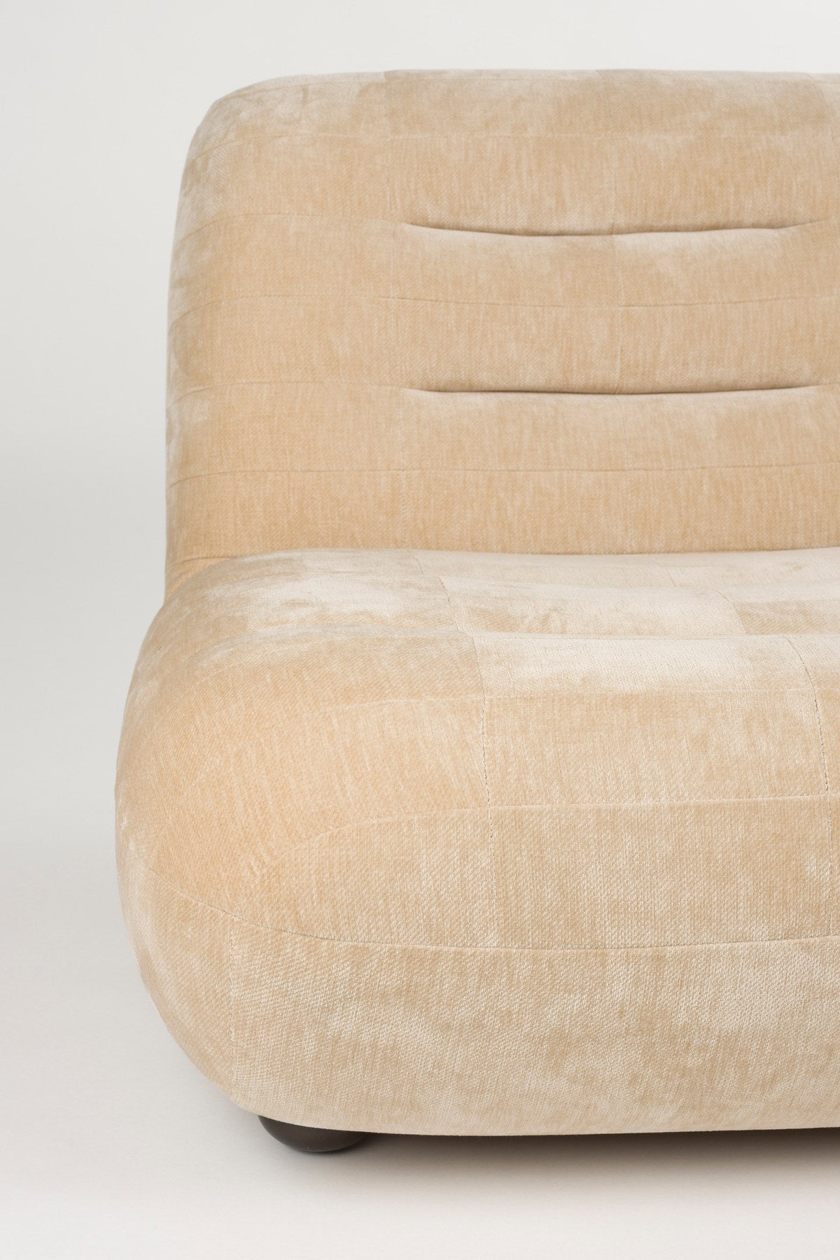 Loungesessel Wyatt in Beige präsentiert im Onlineshop von KAQTU Design AG. Sessel ist von Dutchbone