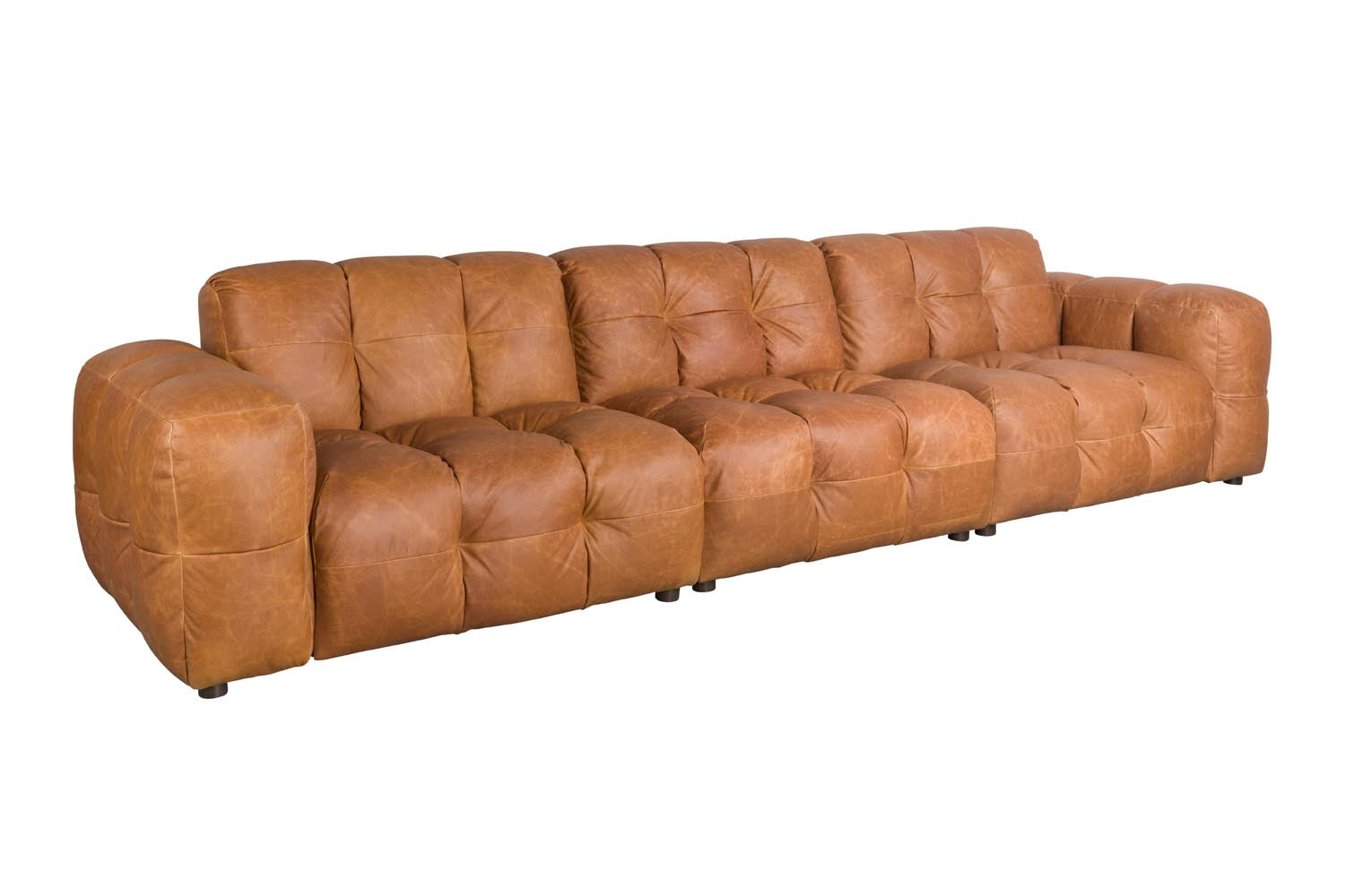 Erleben Sie das Dutchbone Hackman 4,5-Sitzer Sofa: Ein elegantes Möbelstück mit hochwertiger Velours-Polsterung, modulares Design und stabilen Holzbeinen.
