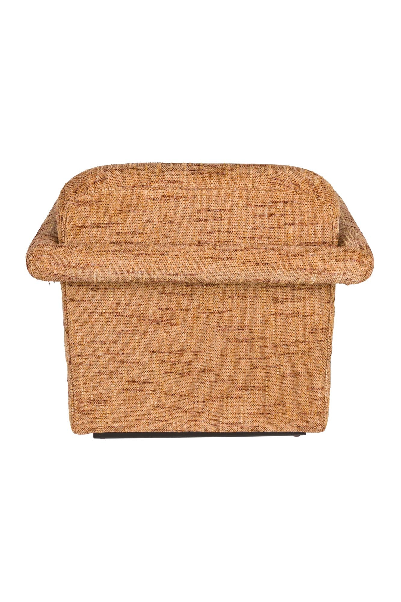 Der Sessel Kent Ochre von Dutchbone vereint elegantes Design mit gemütlichem Komfort. Ideal für stilvolle Akzente in Ihrem Zuhause.