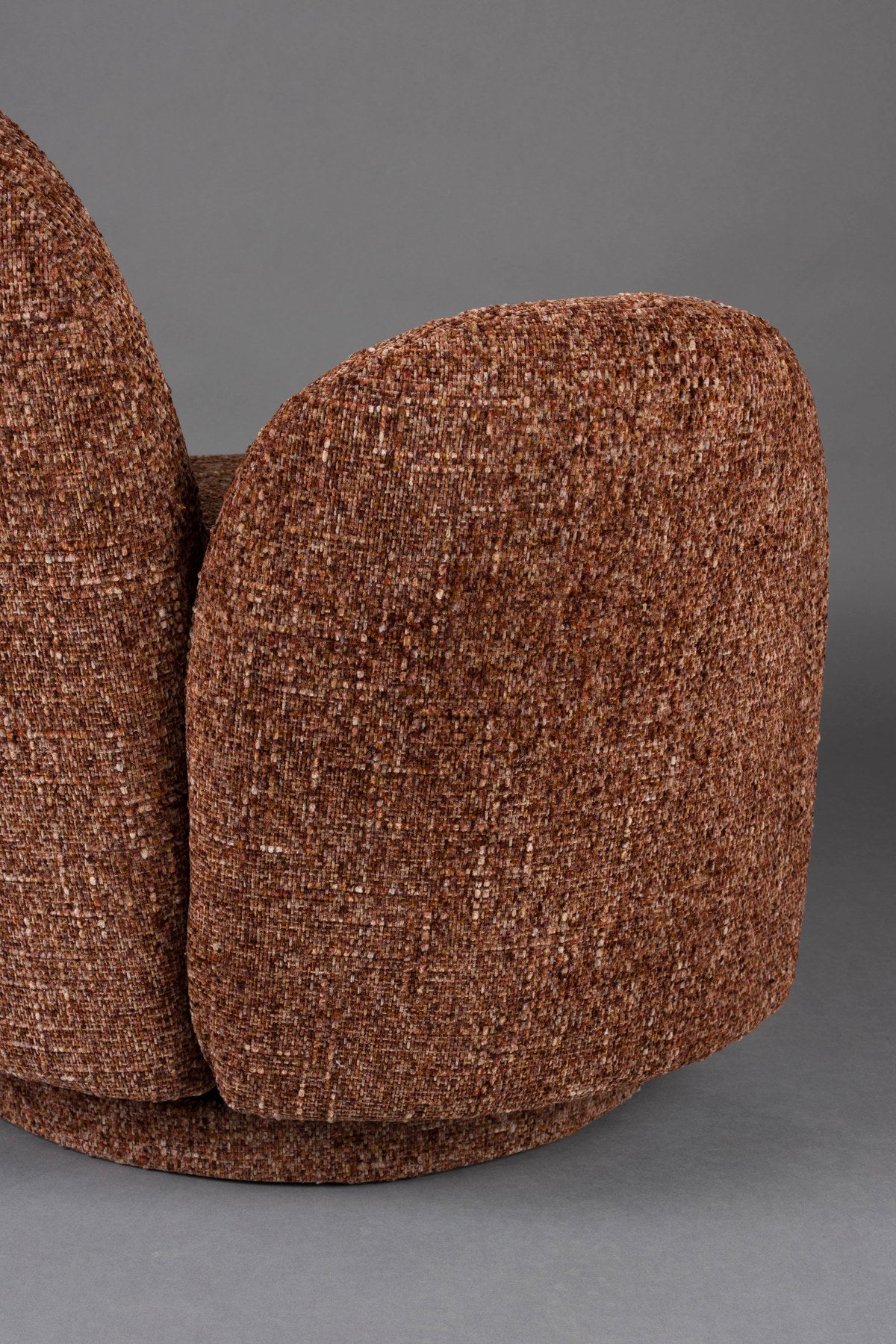 Sessel Rose Bordeaux Red in Rot präsentiert im Onlineshop von KAQTU Design AG. Drehsessel ist von Dutchbone