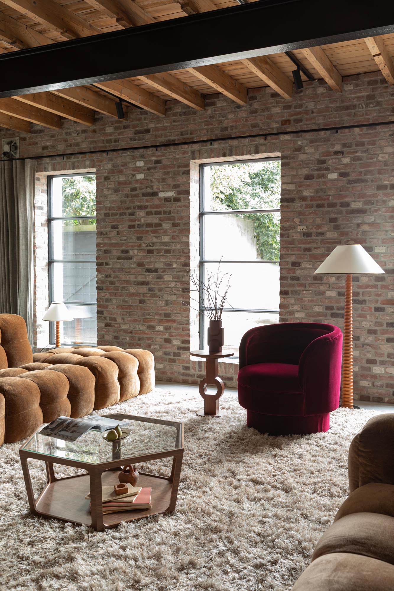 Entdecken Sie den Dutchbone Teppich Hairy 160x230 cm – ein eleganter, hochfloriger Teppich, der Komfort und Stil in Ihr Zuhause bringt.