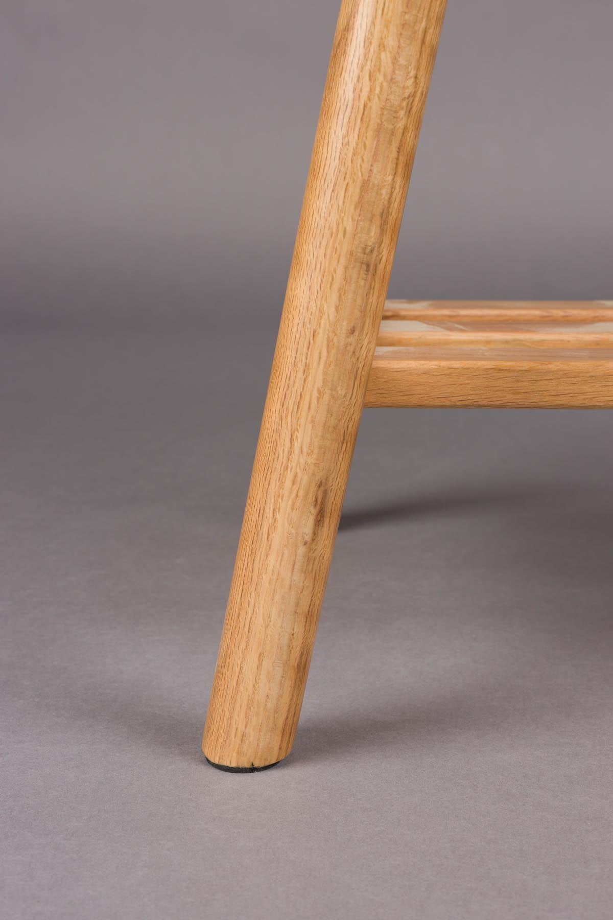 Elegante Kintaro Bank von Dutchbone, die mit ihrem modernen Look und den sanften Farbtönen jedem Interieur einen Hauch von Raffinesse verleiht.