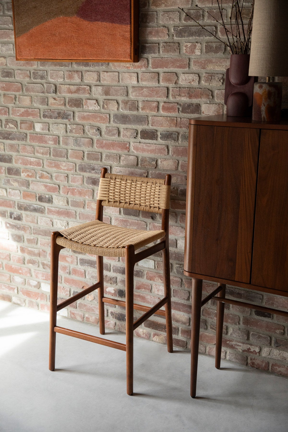 Barstuhl Cecile in Walnuss präsentiert im Onlineshop von KAQTU Design AG. Barstuhl ist von Dutchbone
