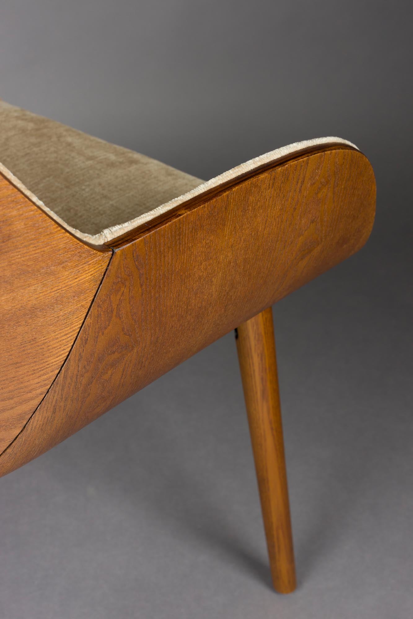 Entdecken Sie den Armlehnstuhl Taylor von Dutchbone – eine harmonische Verbindung aus modernem Stil und hohem Sitzkomfort für Ihr Zuhause.