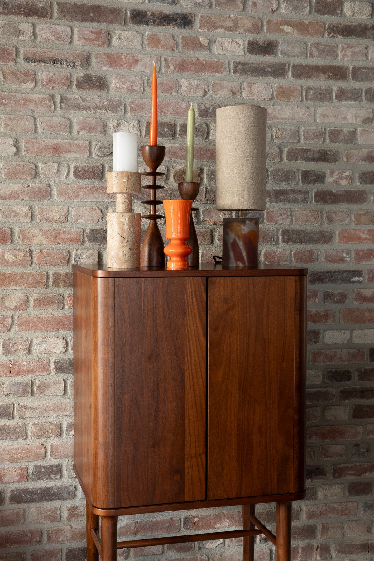 Tischleuchte Earl in Mehrfarbig präsentiert im Onlineshop von KAQTU Design AG. Tischleuchte ist von Dutchbone