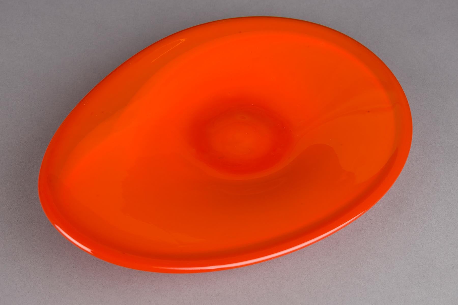 Tray Gable in Orange präsentiert im Onlineshop von KAQTU Design AG. Schale ist von Dutchbone
