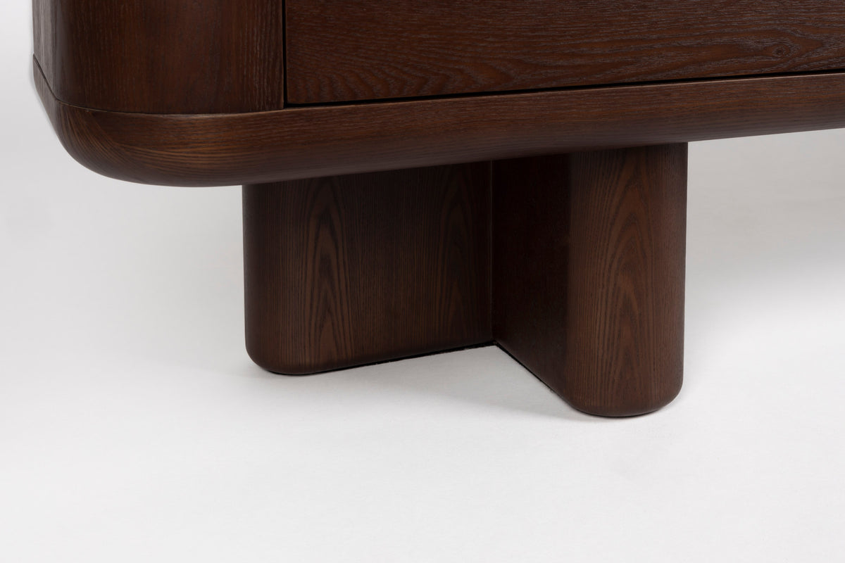 Cabinet Herman in Braun mit vier Schubladen und wellenförmig geschwungenen Füssen